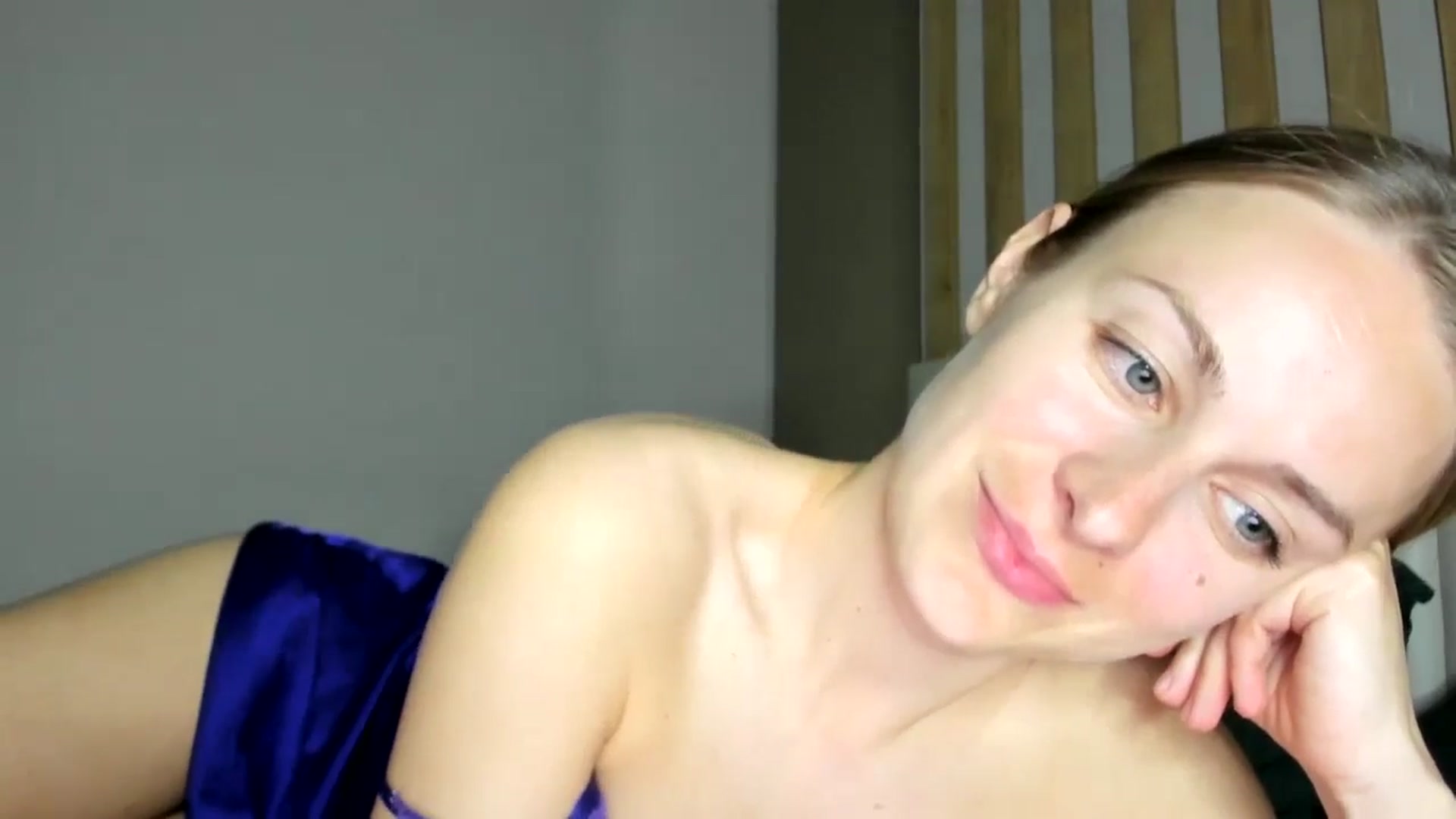 Gallery image thumbnail from regular_girl's myfreecams stream on, 05/15/2024, 18:51 image 11 of 20