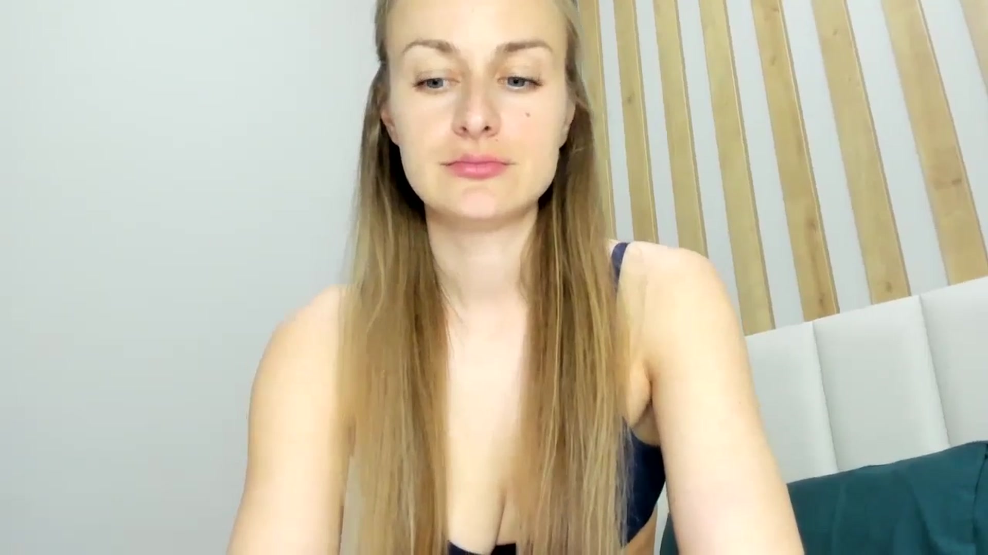 Gallery image thumbnail from regular_girl's myfreecams stream on, 05/25/2024, 18:19 image 6 of 20