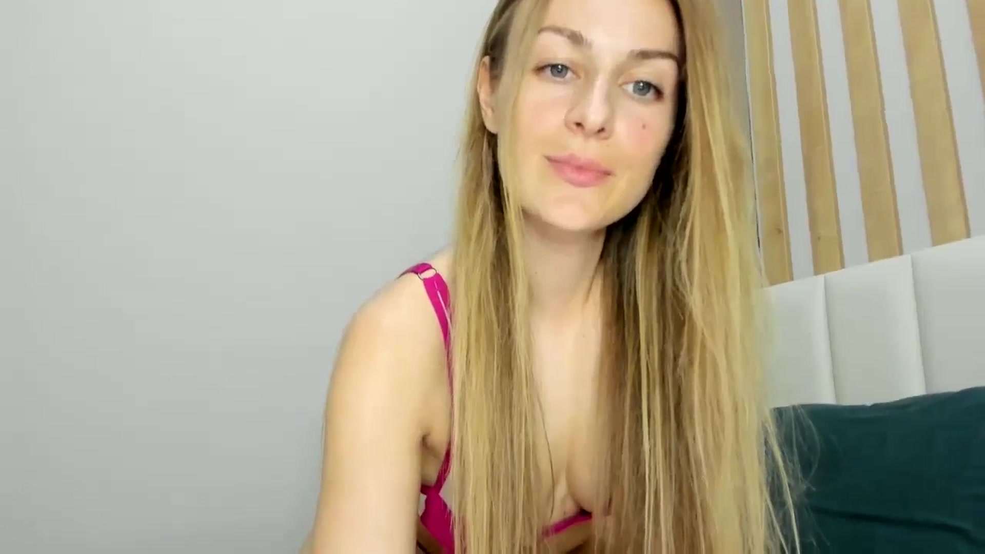 Gallery image thumbnail from regular_girl's myfreecams stream on, 05/27/2024, 19:39 image 2 of 20