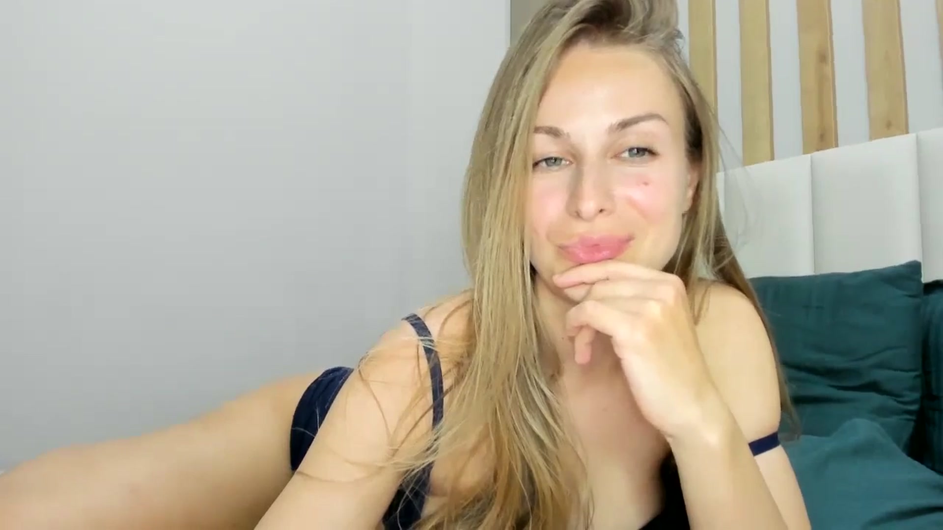 Gallery image thumbnail from regular_girl's myfreecams stream on, 06/01/2024, 17:42 image 19 of 20