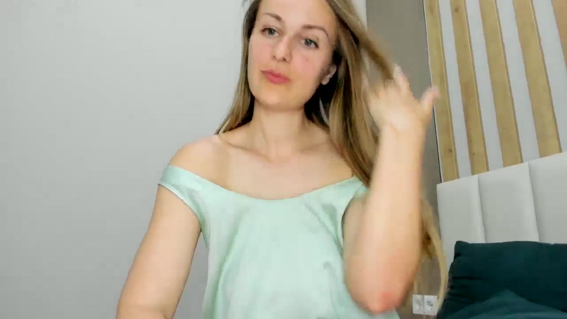 Gallery image thumbnail from regular_girl's myfreecams stream on, 06/08/2024, 18:08 image 19 of 20