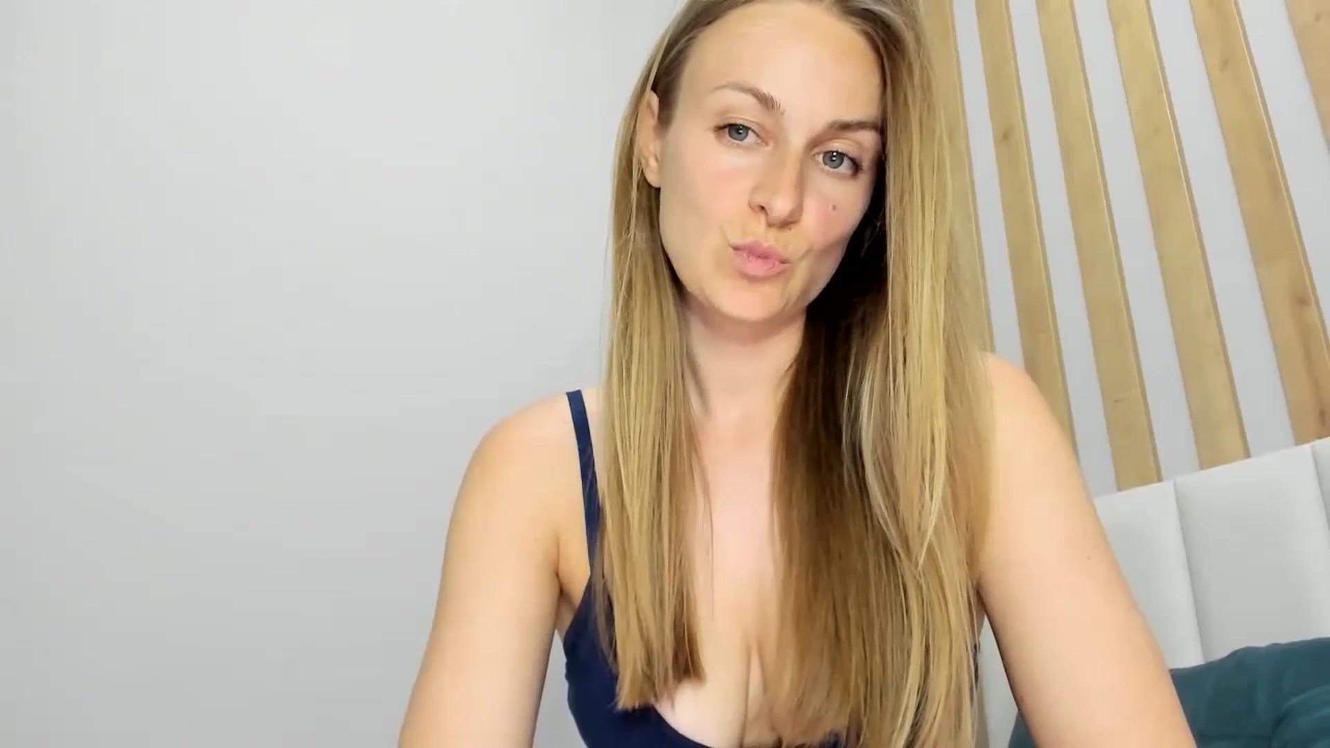 Gallery image thumbnail from regular_girl's myfreecams stream on, 06/29/2024, 18:25 image 11 of 20