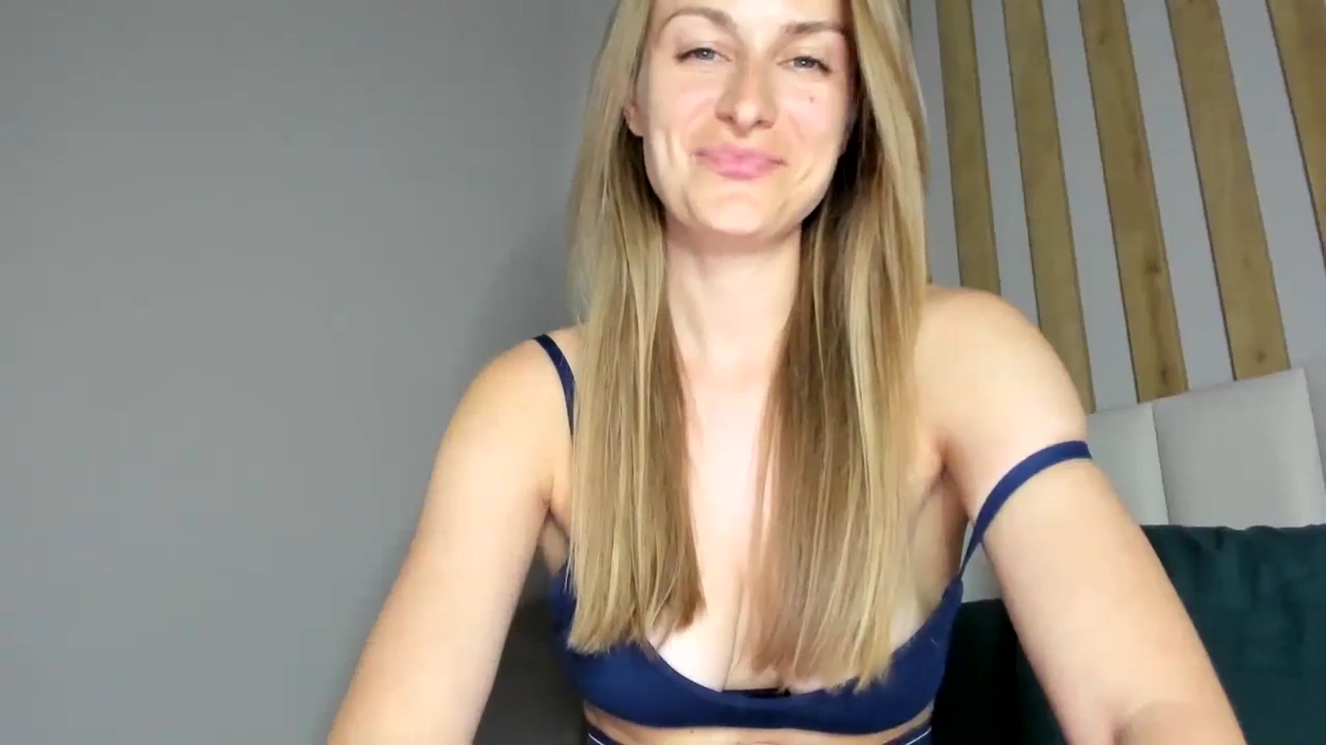 Gallery image thumbnail from regular_girl's myfreecams stream on, 06/29/2024, 21:15 image 10 of 20