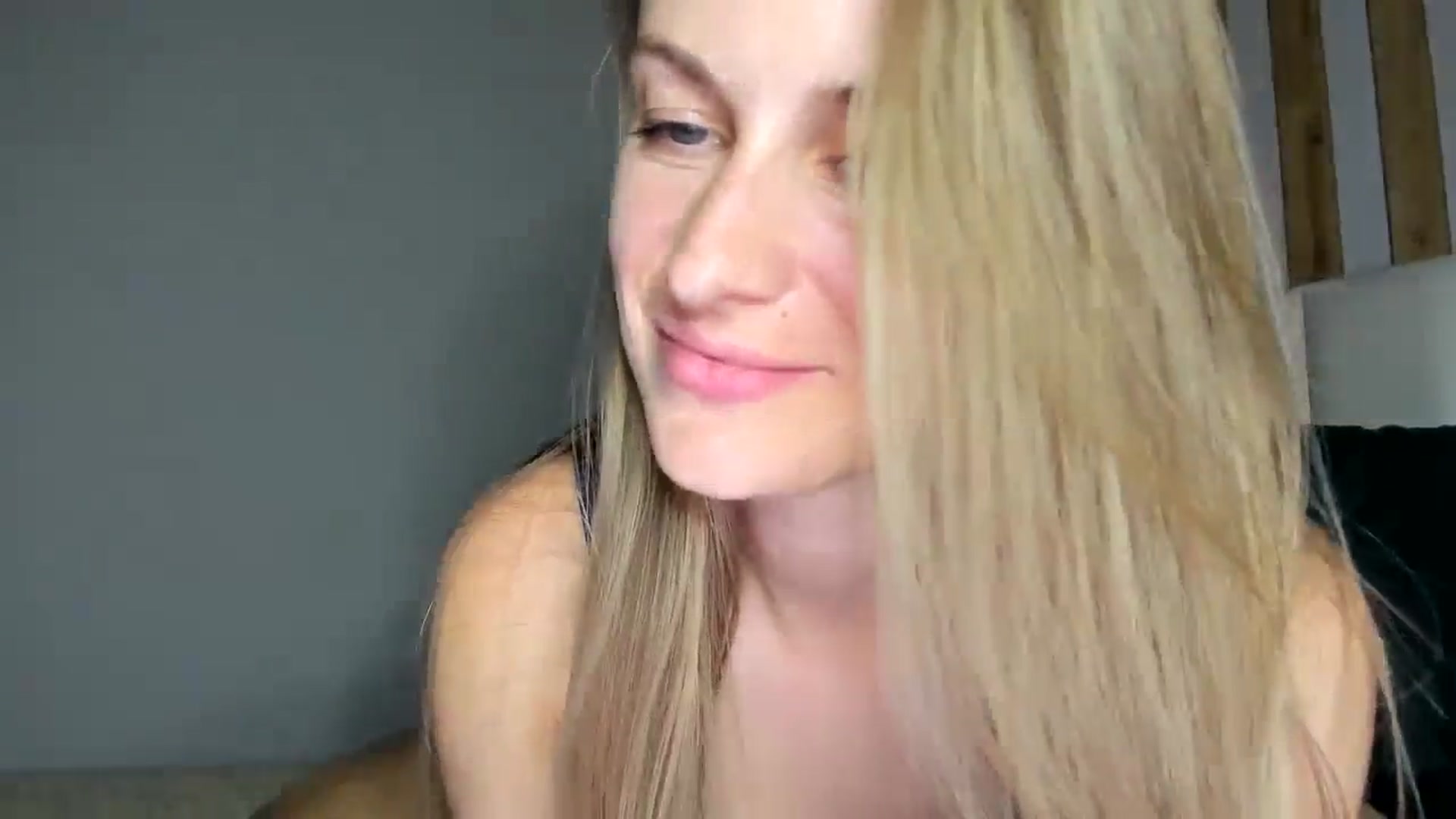 Gallery image thumbnail from regular_girl's myfreecams stream on, 06/29/2024, 21:15 image 13 of 20