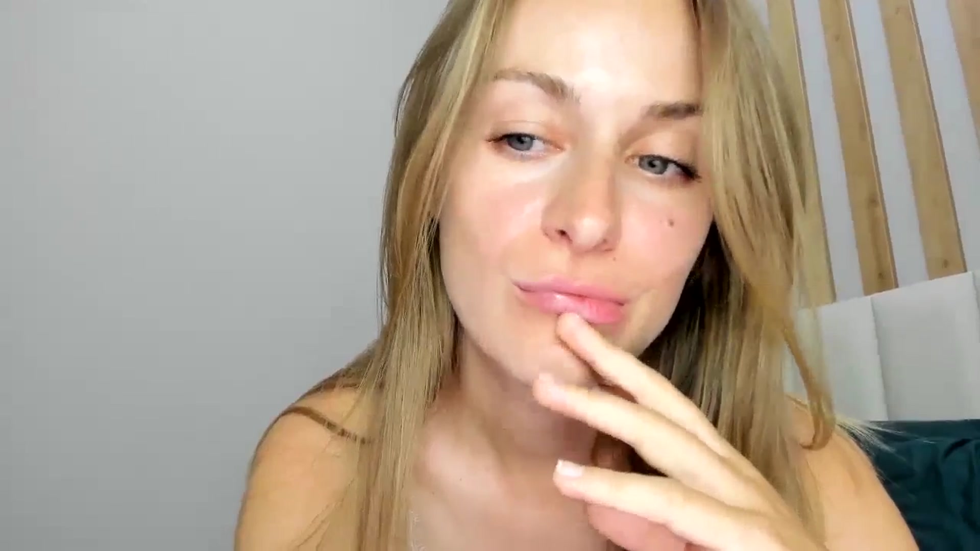 Gallery image thumbnail from regular_girl's myfreecams stream on, 06/30/2024, 18:54 image 15 of 20