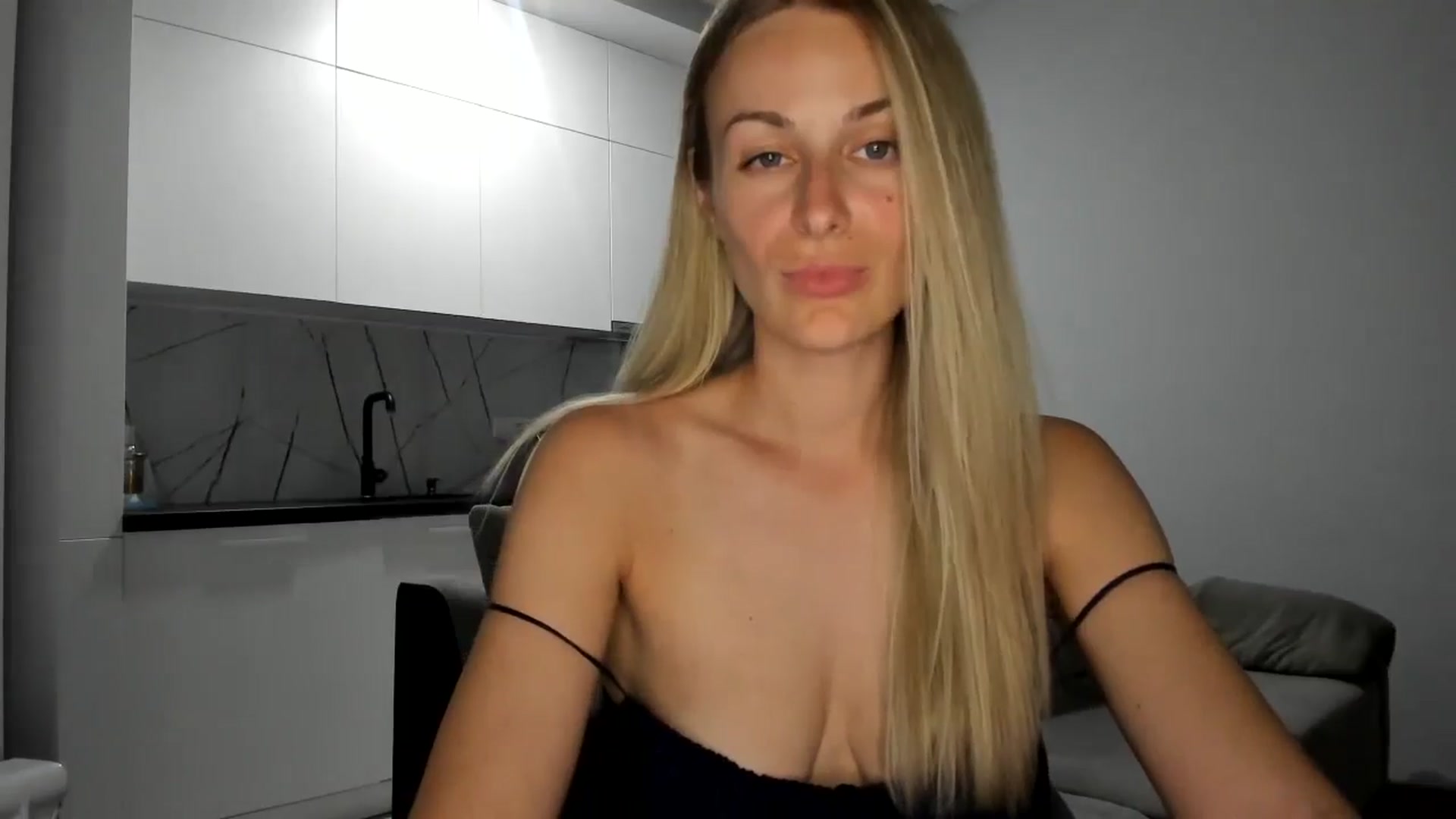 Gallery image thumbnail from regular_girl's myfreecams stream on, 07/14/2024, 17:43 image 7 of 20