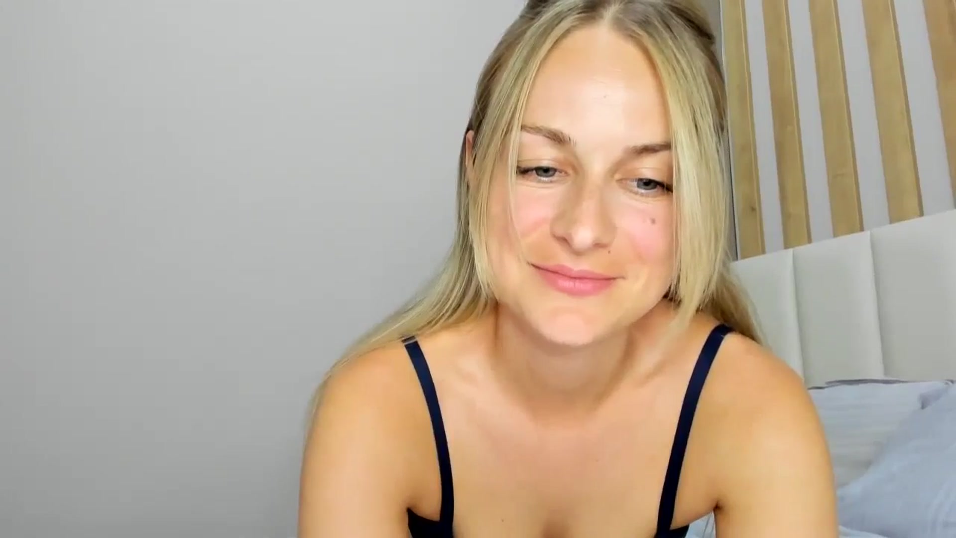 Gallery image thumbnail from regular_girl's myfreecams stream on, 07/31/2024, 18:54 image 17 of 20