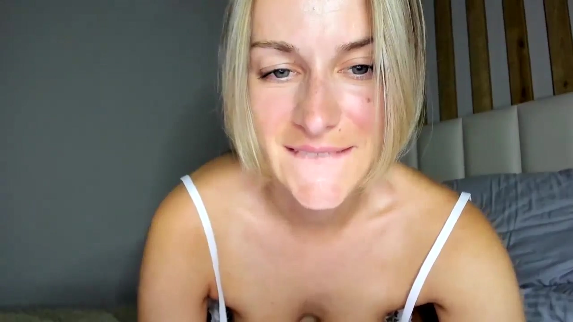 Gallery image thumbnail from regular_girl's myfreecams stream on, 07/31/2024, 20:35 image 16 of 20