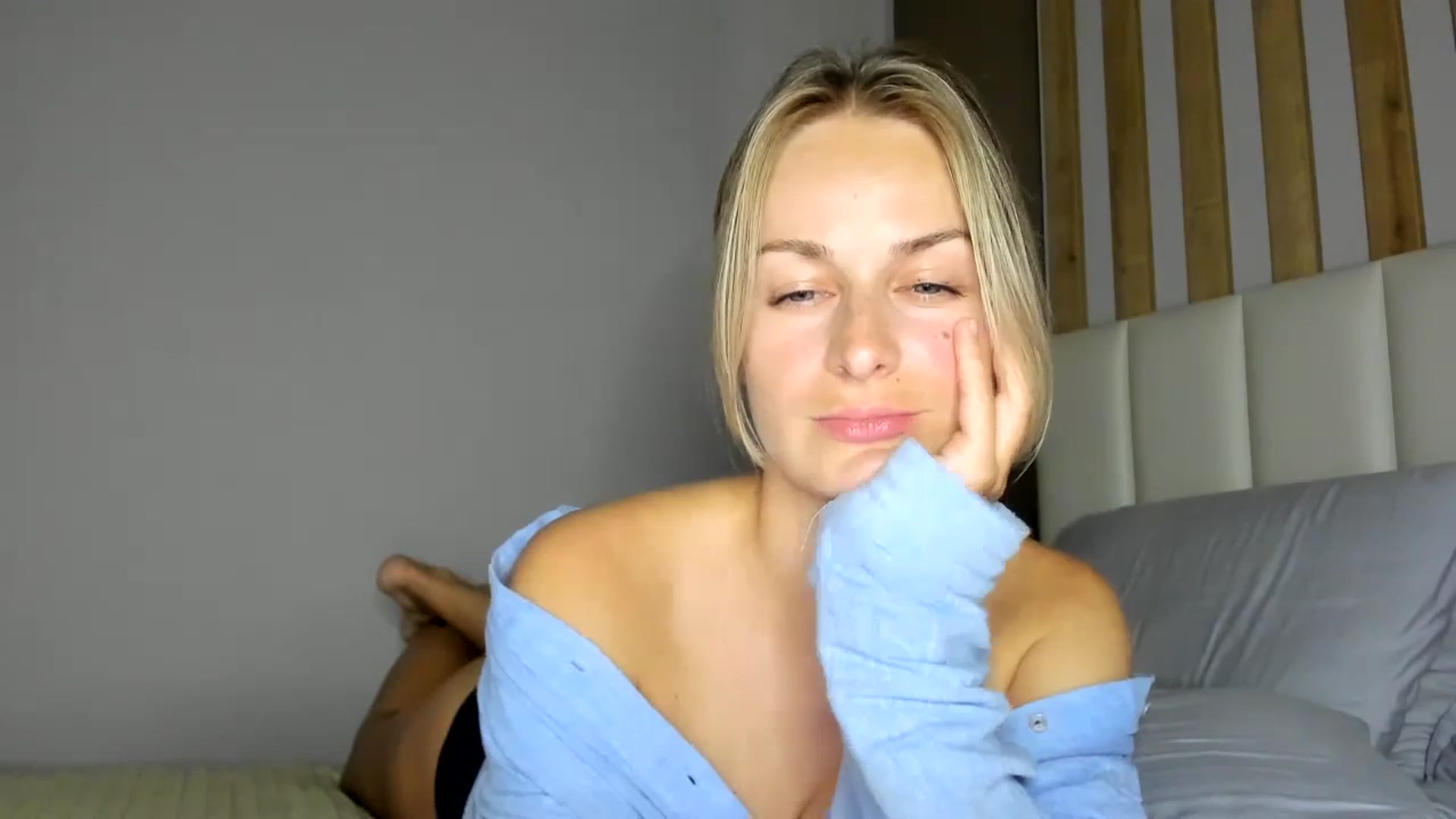 Gallery image thumbnail from regular_girl's myfreecams stream on, 08/03/2024, 19:25 image 18 of 20