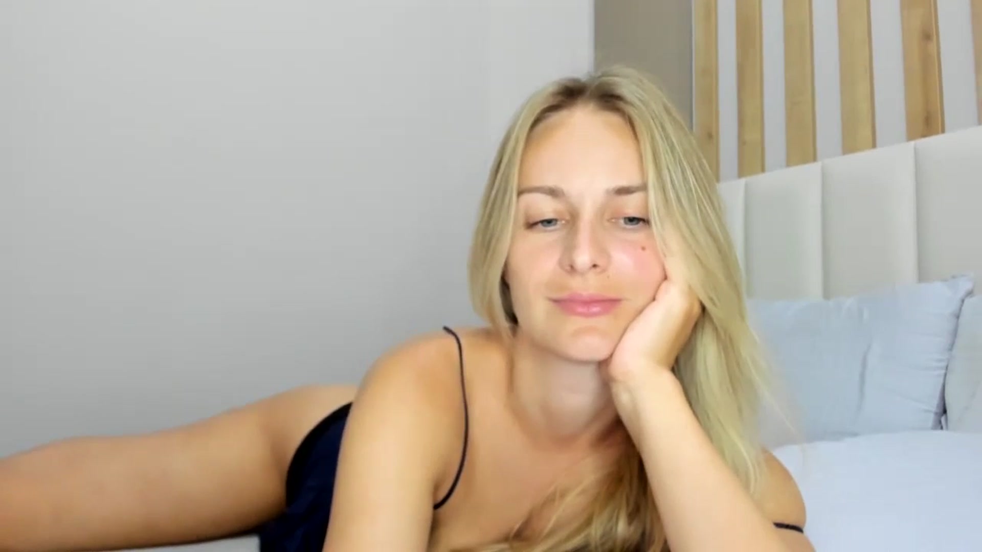 Gallery image thumbnail from regular_girl's myfreecams stream on, 08/30/2024, 19:23 image 10 of 20