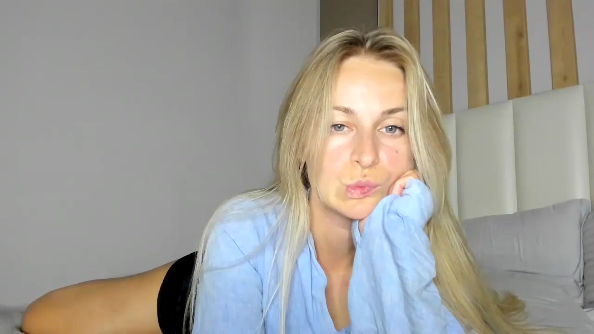 Gallery image thumbnail from regular_girl's myfreecams stream on, 09/12/2024, 18:21 image 15 of 20