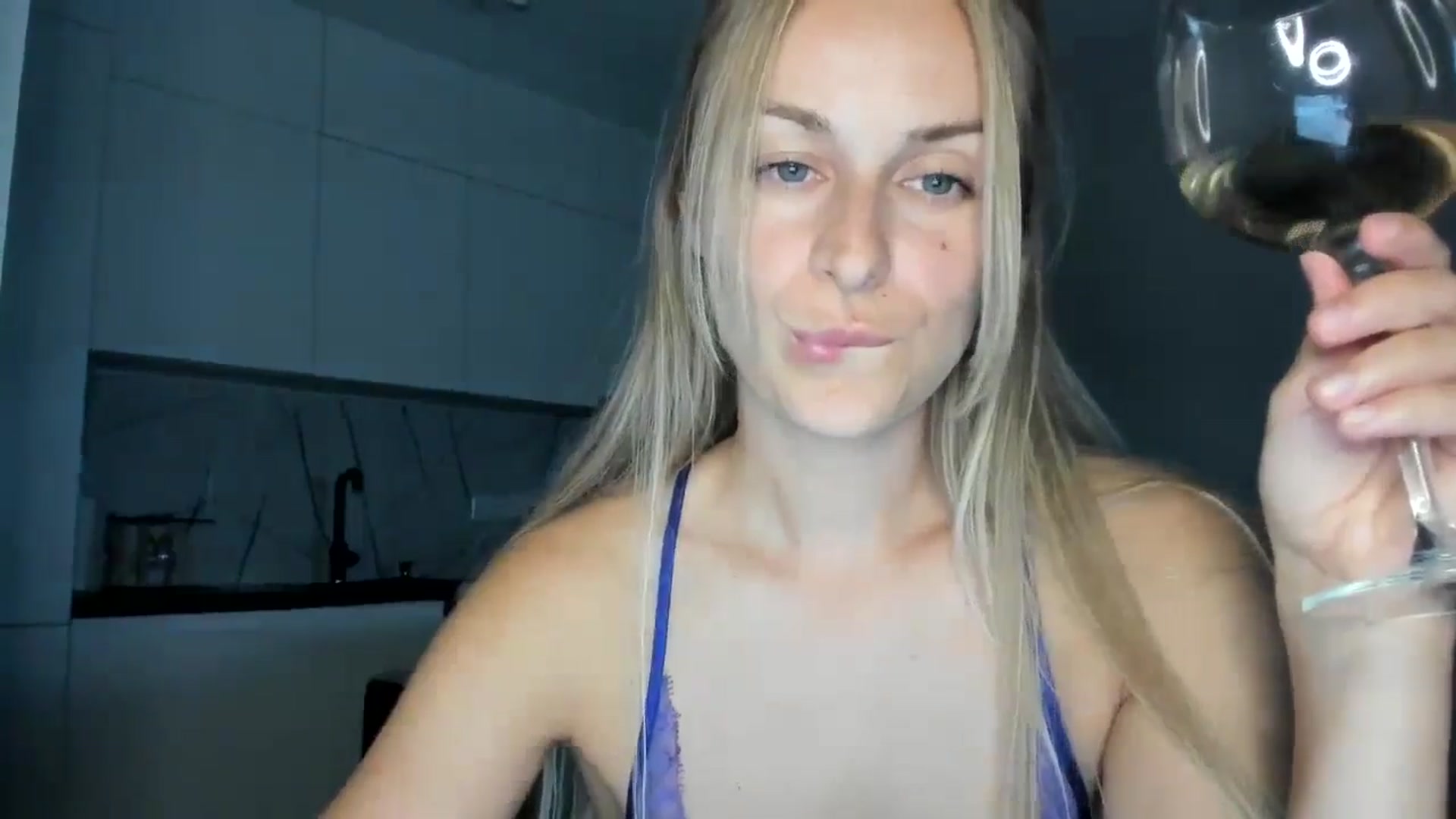 Gallery image thumbnail from regular_girl's myfreecams stream on, 09/13/2024, 21:10 image 11 of 20