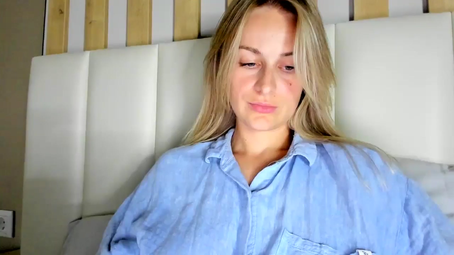 Gallery image thumbnail from regular_girl's myfreecams stream on, 09/18/2024, 19:45 image 16 of 20