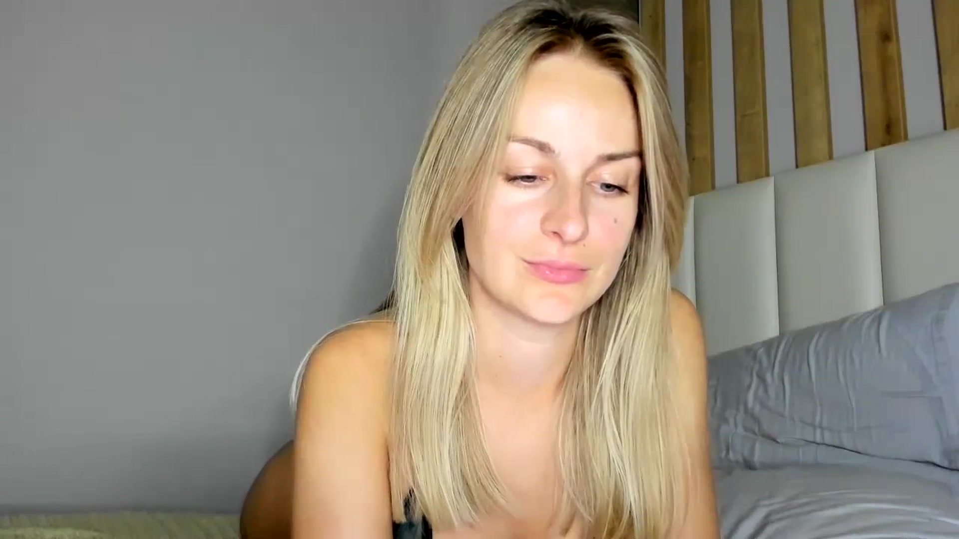 Gallery image thumbnail from regular_girl's myfreecams stream on, 09/21/2024, 19:55 image 12 of 20