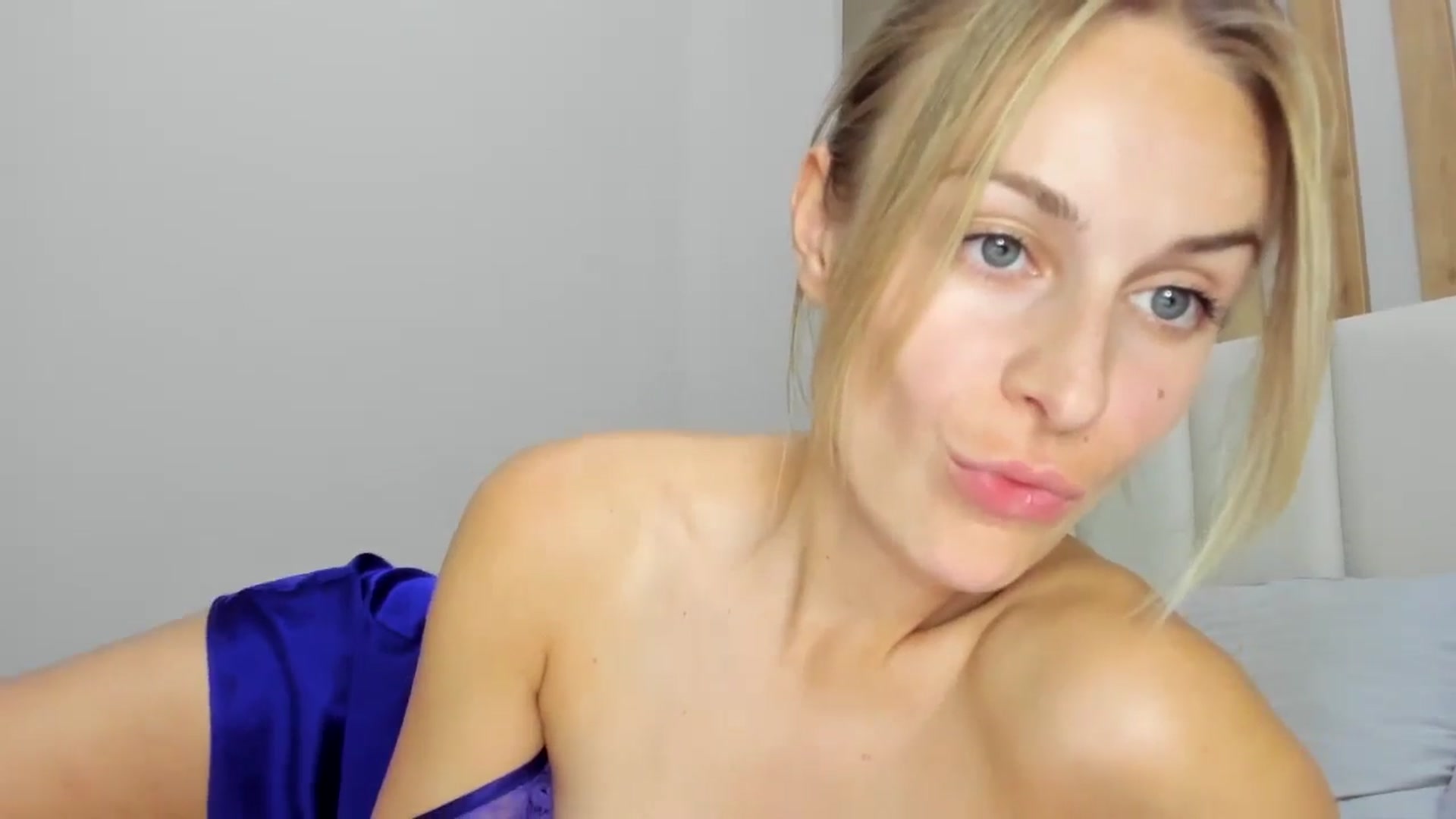 Gallery image thumbnail from regular_girl's myfreecams stream on, 09/25/2024, 19:22 image 3 of 20