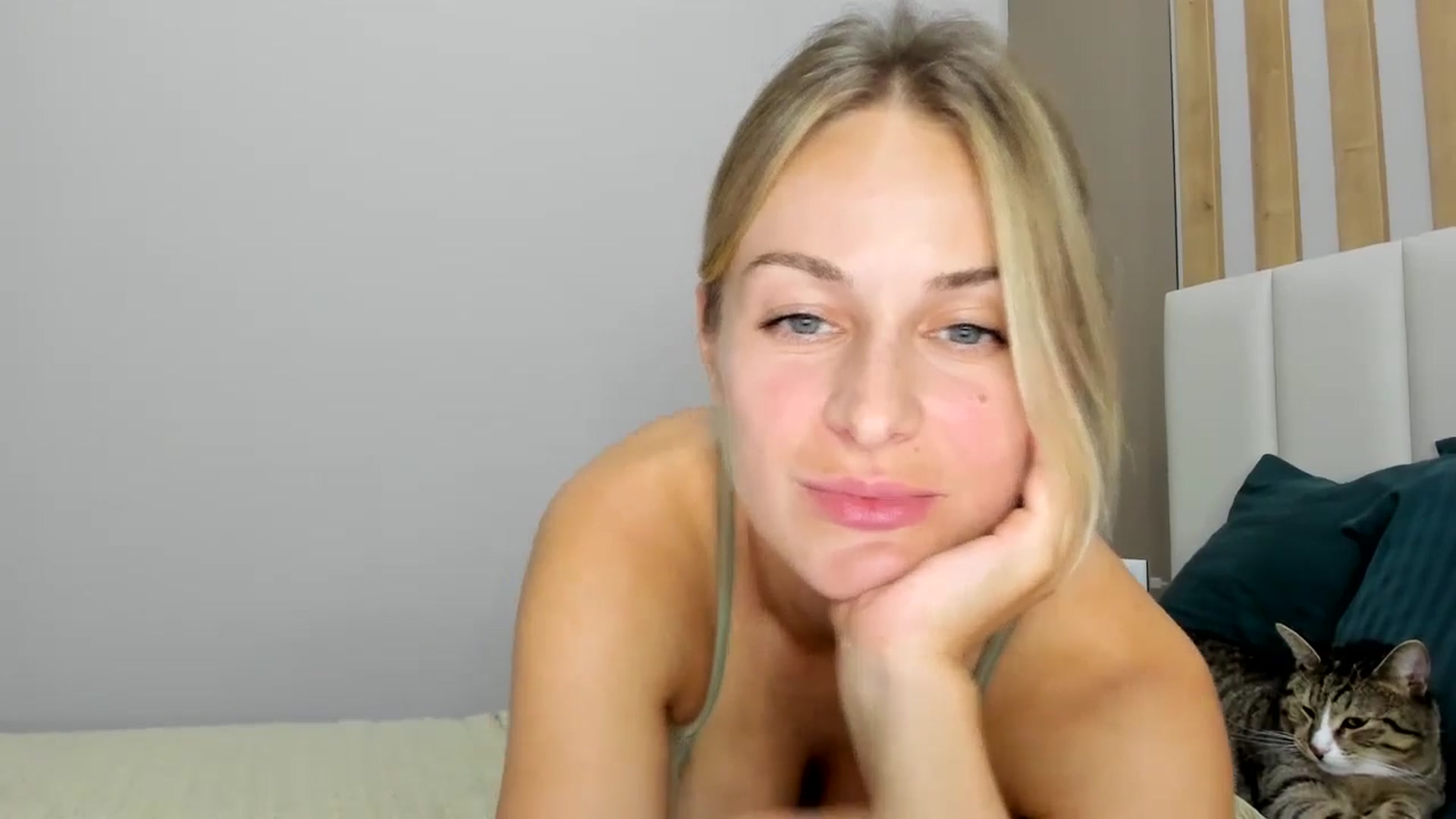 Gallery image thumbnail from regular_girl's myfreecams stream on, 09/27/2024, 18:32 image 20 of 20