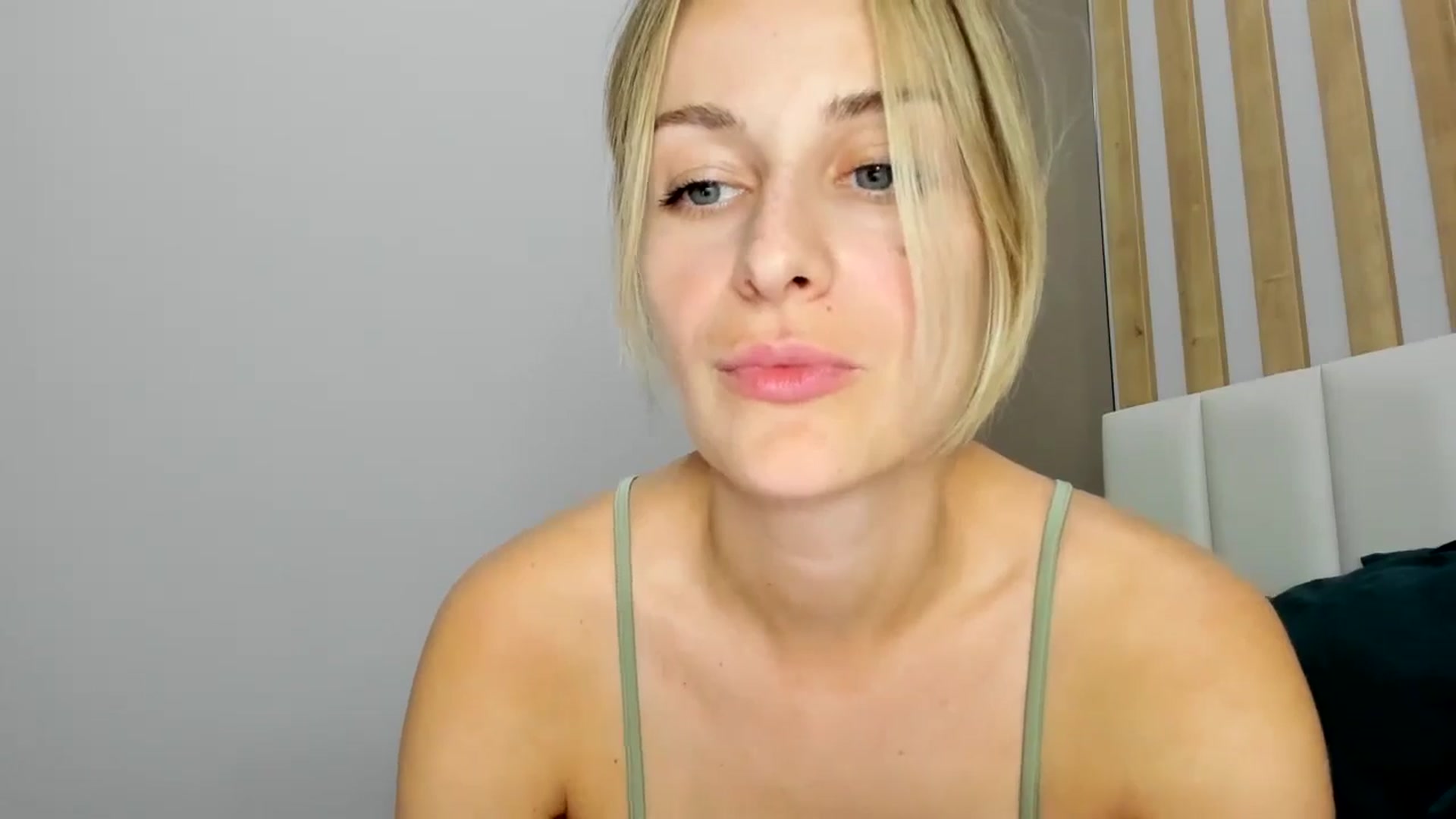 Gallery image thumbnail from regular_girl's myfreecams stream on, 09/27/2024, 18:32 image 9 of 20