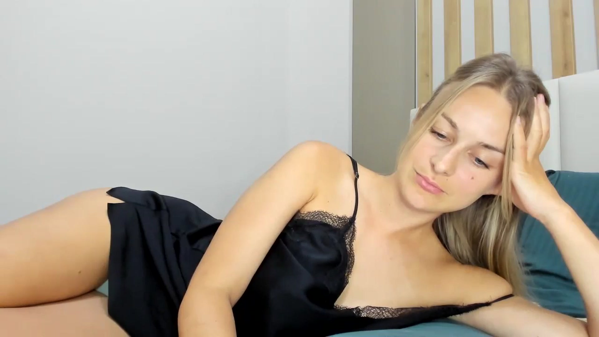 Gallery image thumbnail from regular_girl's myfreecams stream on, 10/13/2024, 20:19 image 8 of 20