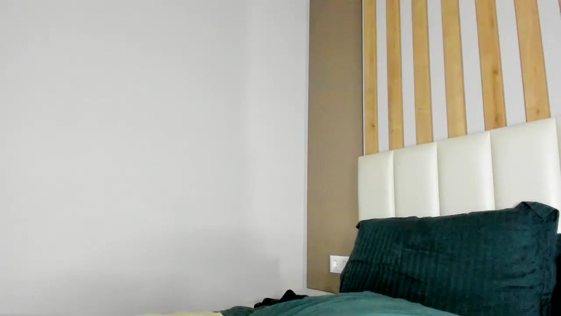 Gallery image thumbnail from regular_girl's myfreecams stream on, 10/19/2024, 21:12 image 15 of 20