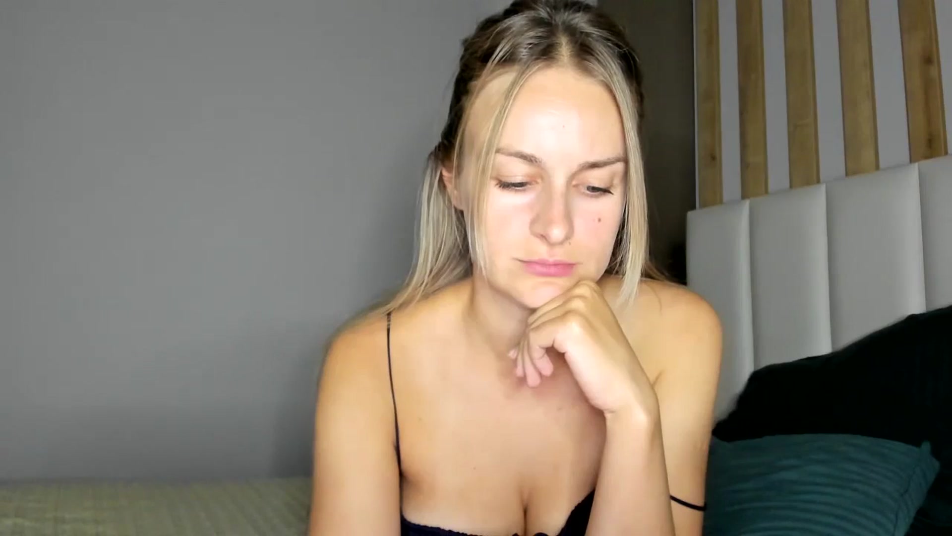 Gallery image thumbnail from regular_girl's myfreecams stream on, 10/20/2024, 19:10 image 8 of 20