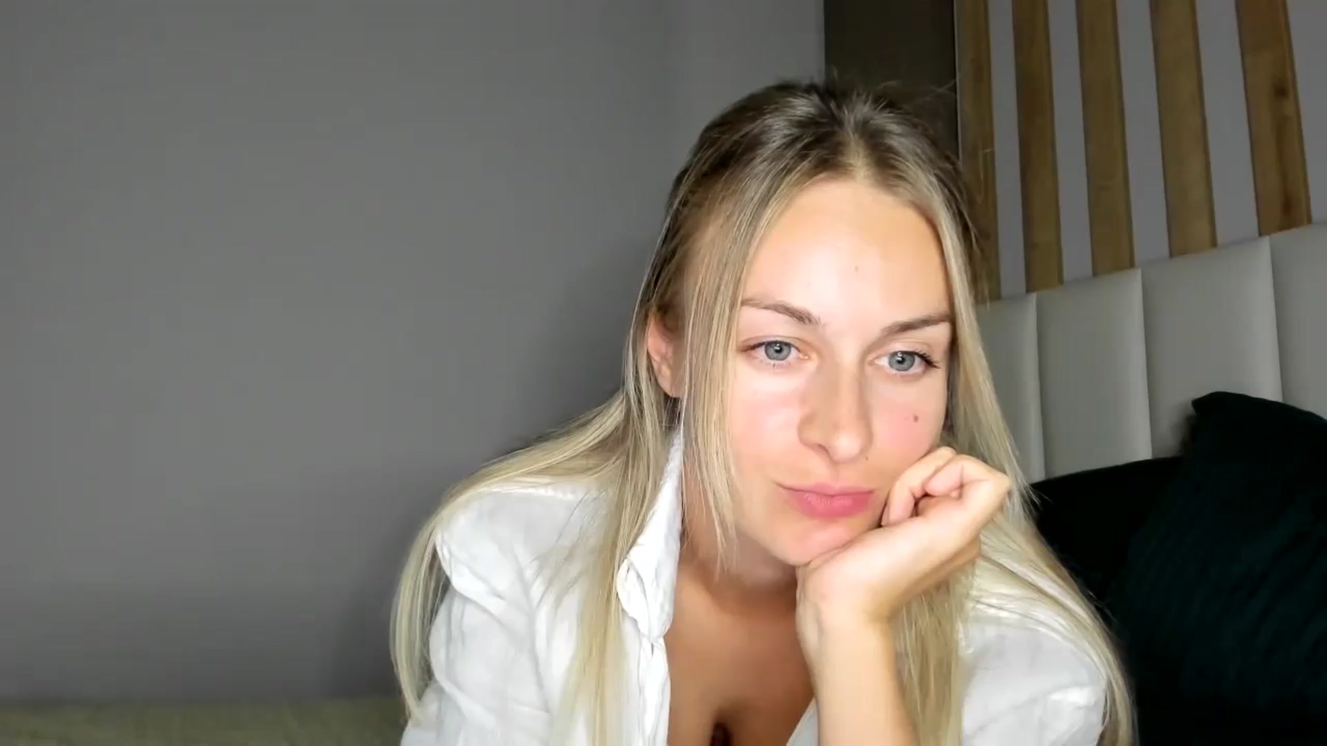 Gallery image thumbnail from regular_girl's myfreecams stream on, 10/22/2024, 19:33 image 19 of 20