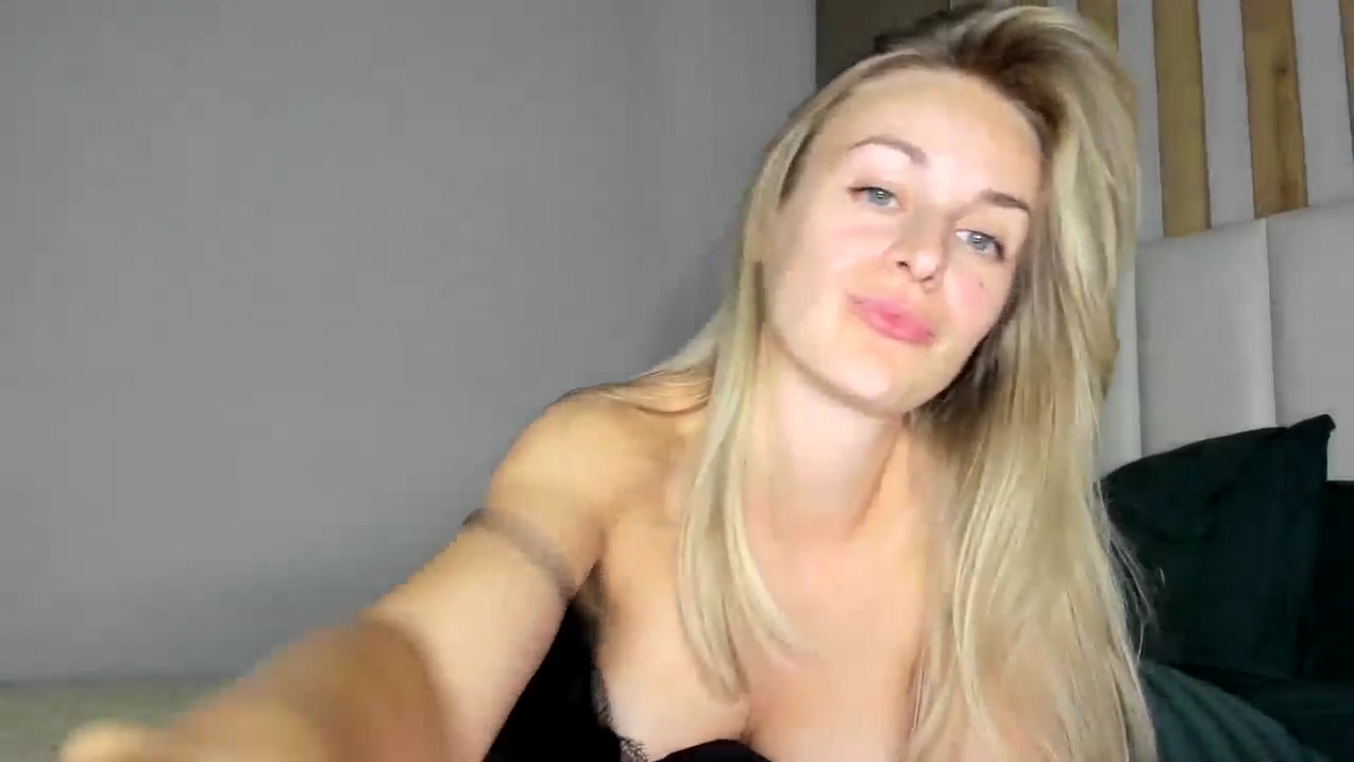 Gallery image thumbnail from regular_girl's myfreecams stream on, 10/30/2024, 20:27 image 13 of 20