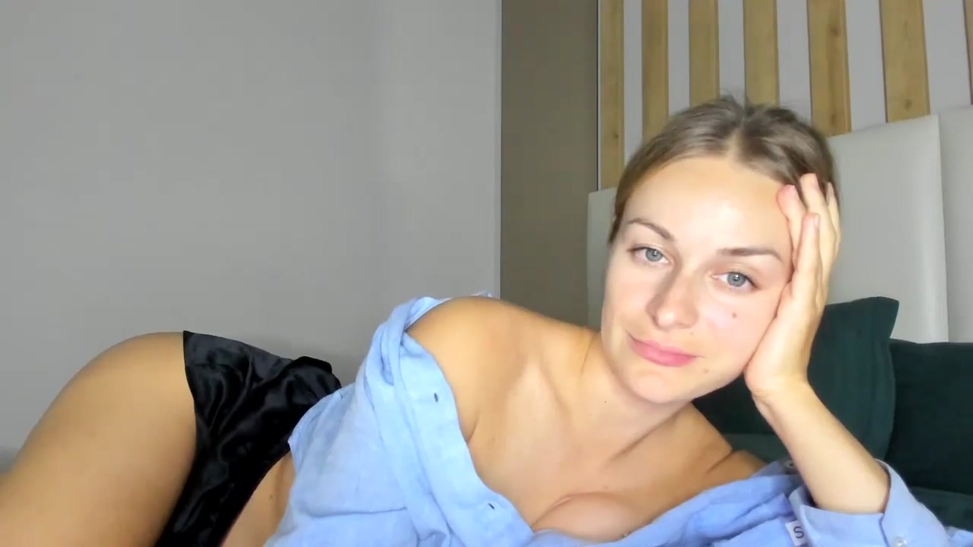 Gallery image thumbnail from regular_girl's myfreecams stream on, 11/03/2024, 19:44 image 3 of 20