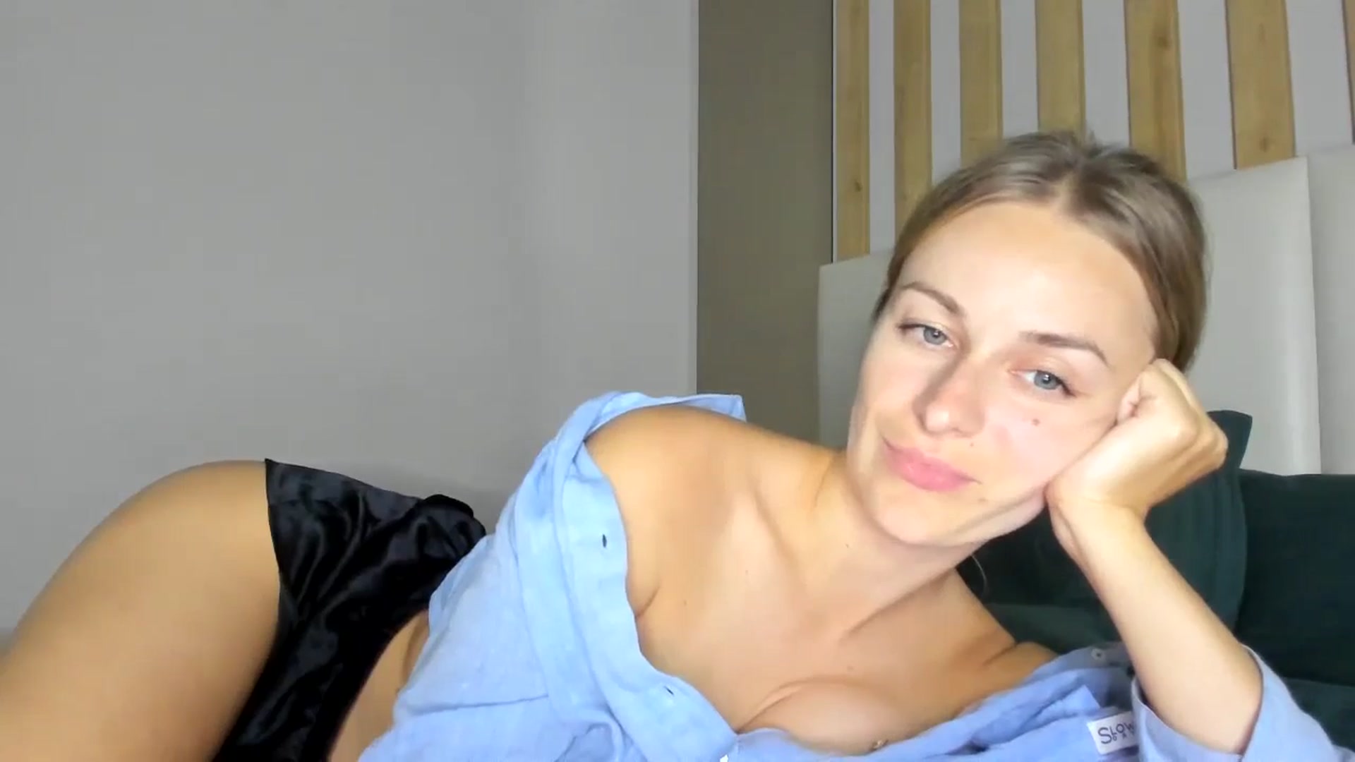 Gallery image thumbnail from regular_girl's myfreecams stream on, 11/03/2024, 19:44 image 6 of 20