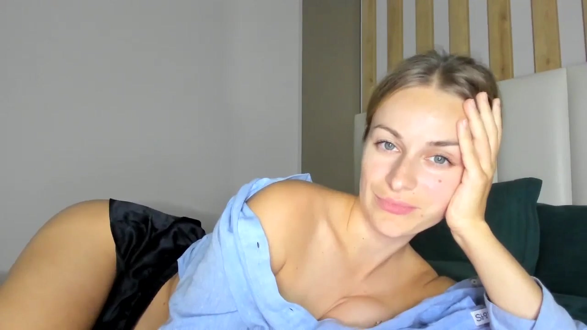 Gallery image thumbnail from regular_girl's myfreecams stream on, 11/03/2024, 19:44 image 4 of 20