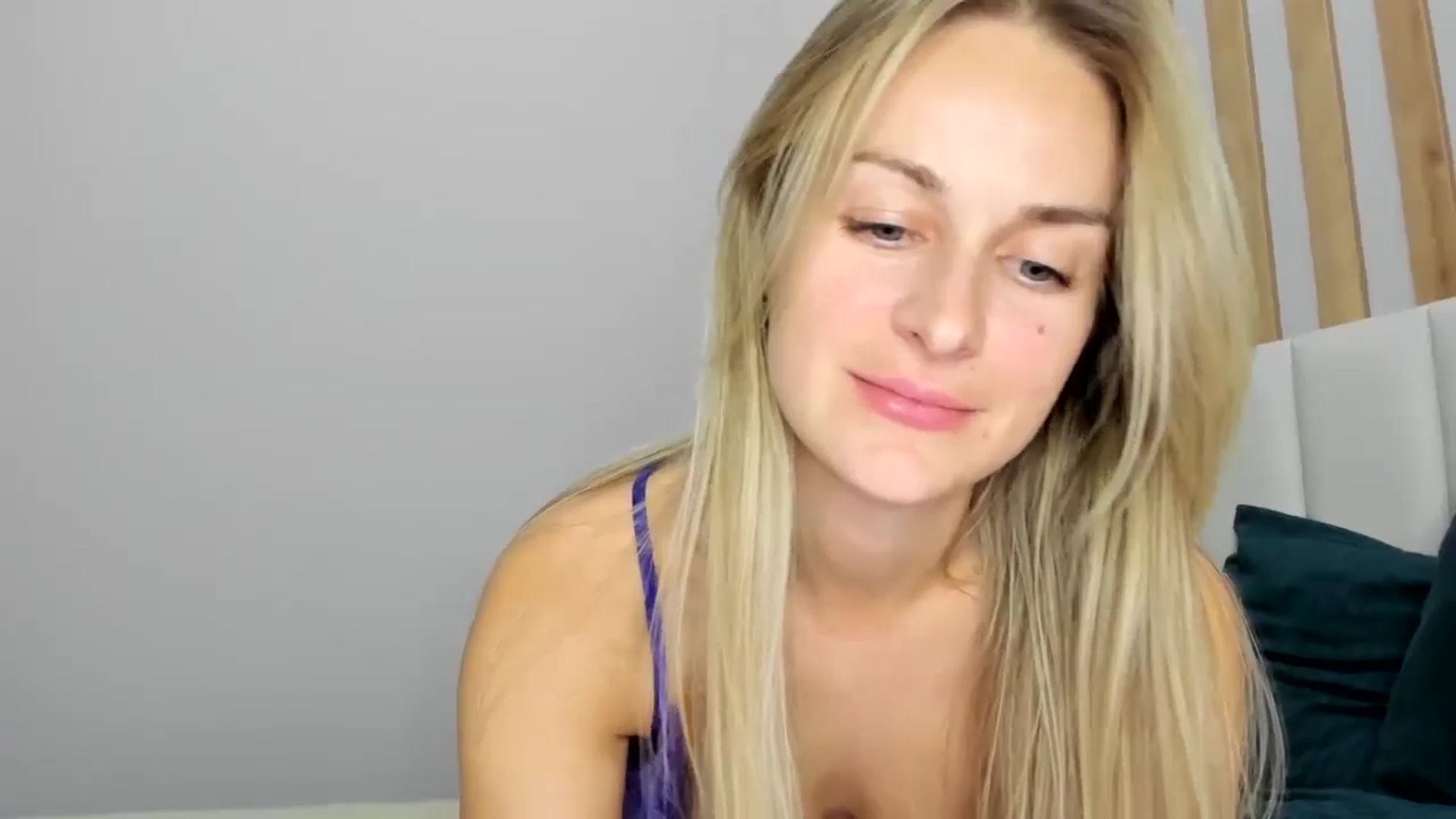 Gallery image thumbnail from regular_girl's myfreecams stream on, 11/05/2024, 19:03 image 19 of 20
