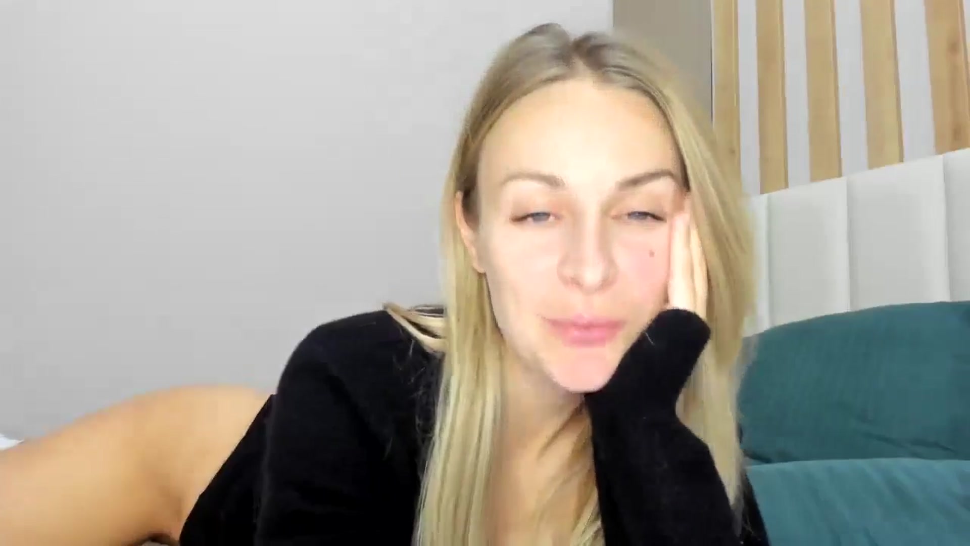 Gallery image thumbnail from regular_girl's myfreecams stream on, 11/12/2024, 17:44 image 16 of 20
