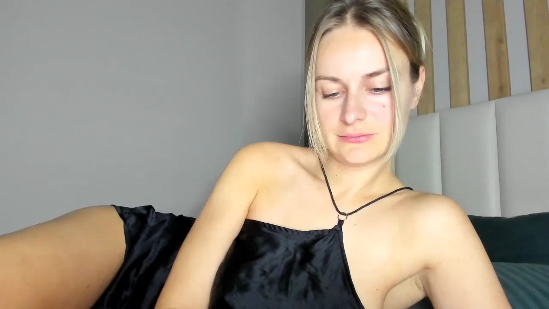 Gallery image thumbnail from regular_girl's myfreecams stream on, 11/15/2024, 21:03 image 17 of 20