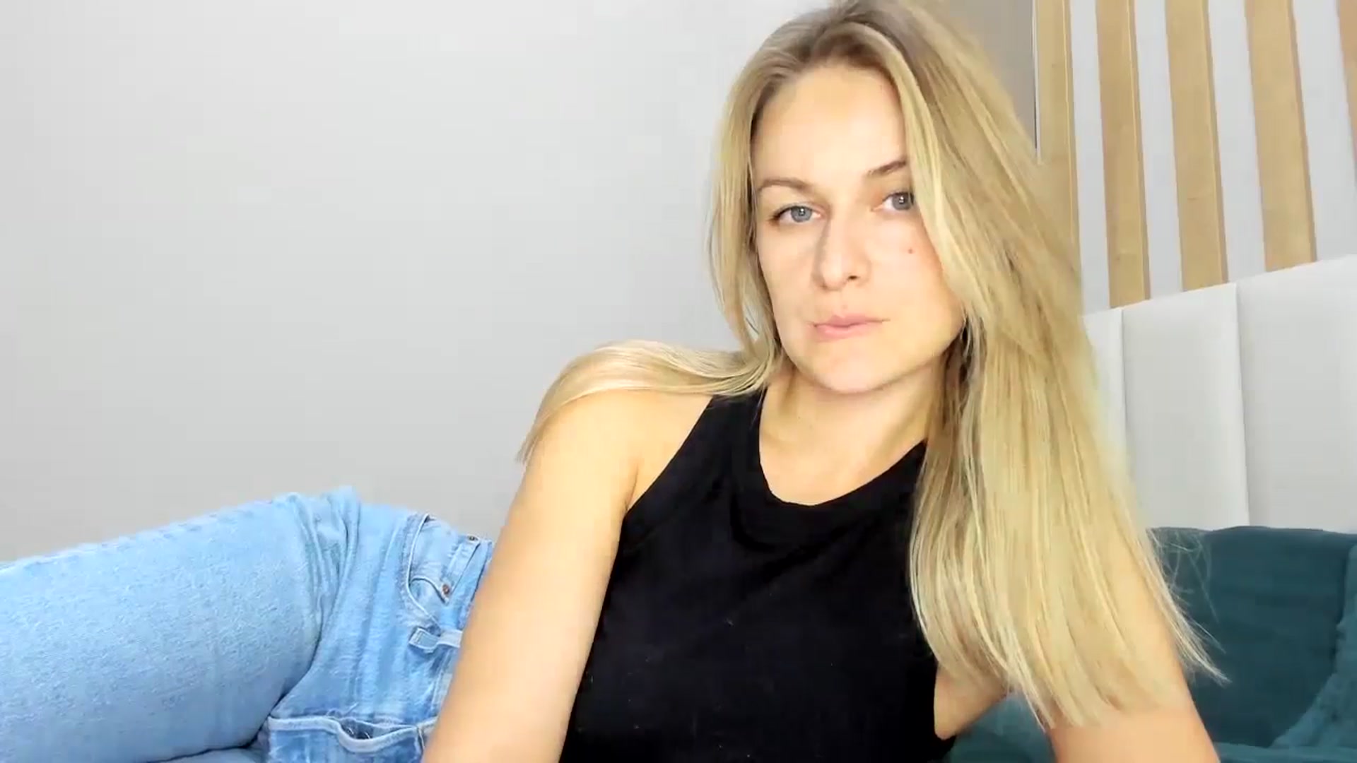Gallery image thumbnail from regular_girl's myfreecams stream on, 11/16/2024, 18:21 image 14 of 20