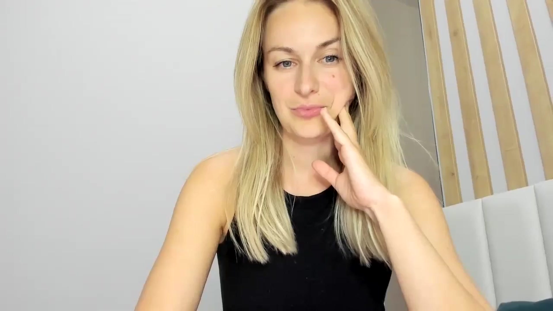 Gallery image thumbnail from regular_girl's myfreecams stream on, 11/16/2024, 19:59 image 11 of 20