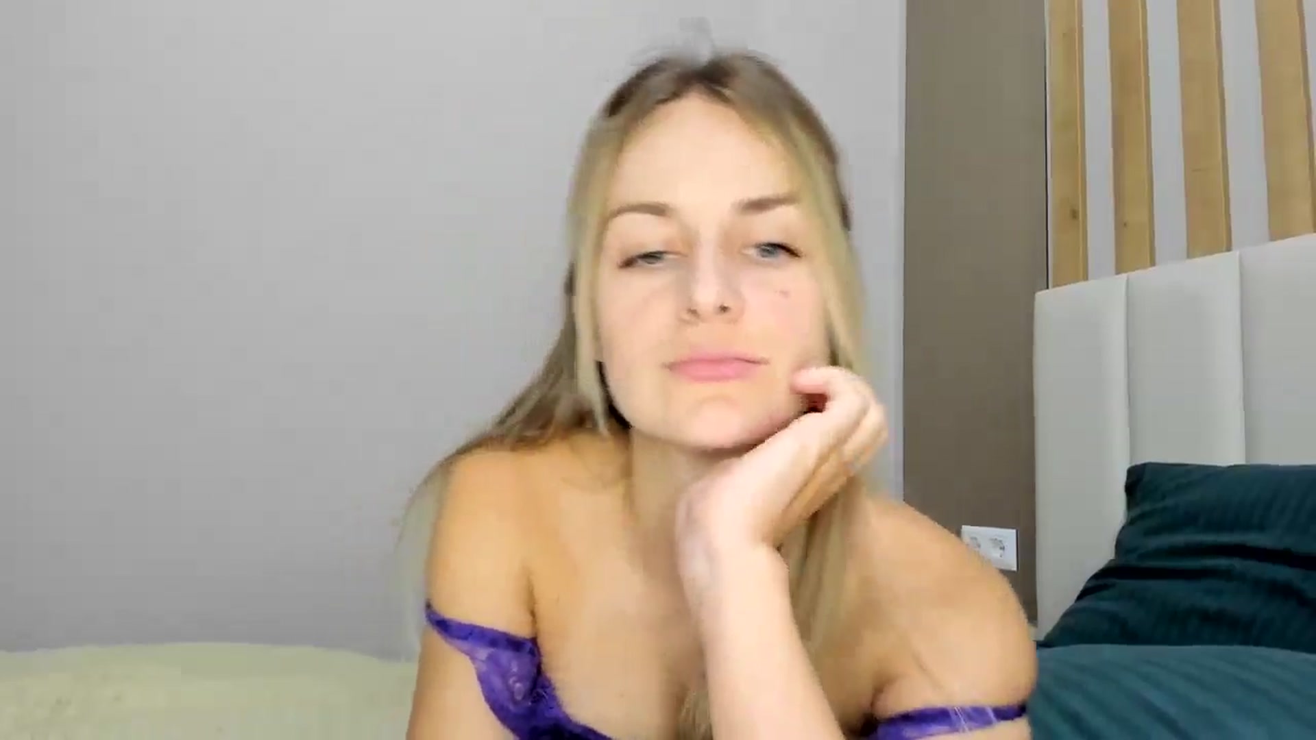Gallery image thumbnail from regular_girl's myfreecams stream on, 11/28/2024, 19:53 image 6 of 20
