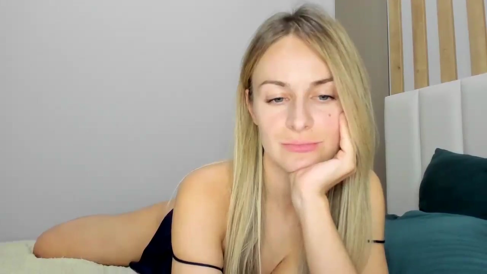 Gallery image thumbnail from regular_girl's myfreecams stream on, 11/30/2024, 17:22 image 8 of 20