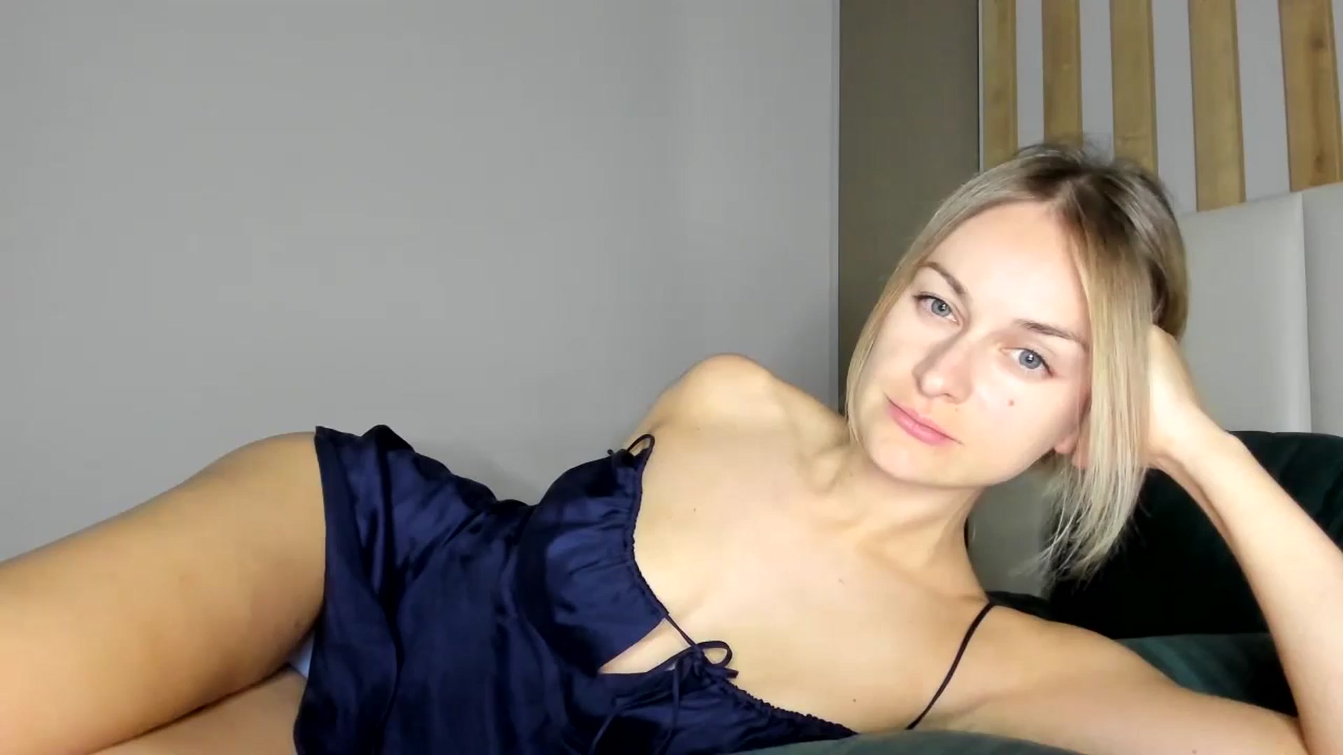 Gallery image thumbnail from regular_girl's myfreecams stream on, 11/30/2024, 19:43 image 2 of 20