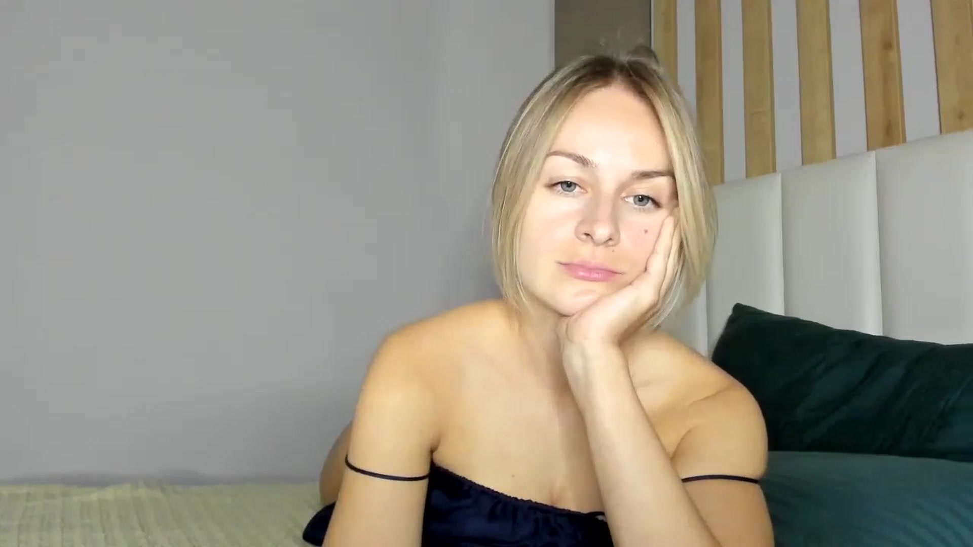 Gallery image thumbnail from regular_girl's myfreecams stream on, 11/30/2024, 20:46 image 3 of 20