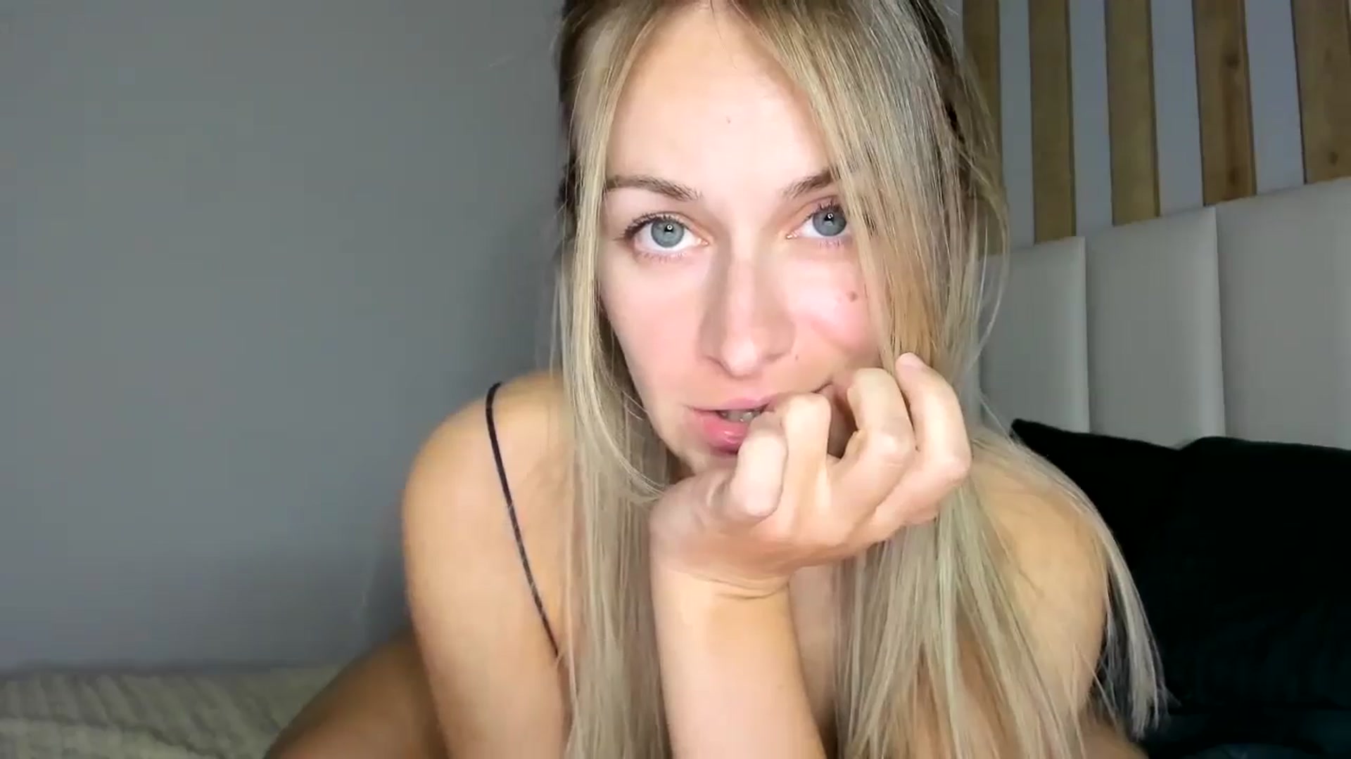 Gallery image thumbnail from regular_girl's myfreecams stream on, 11/30/2024, 22:01 image 14 of 20