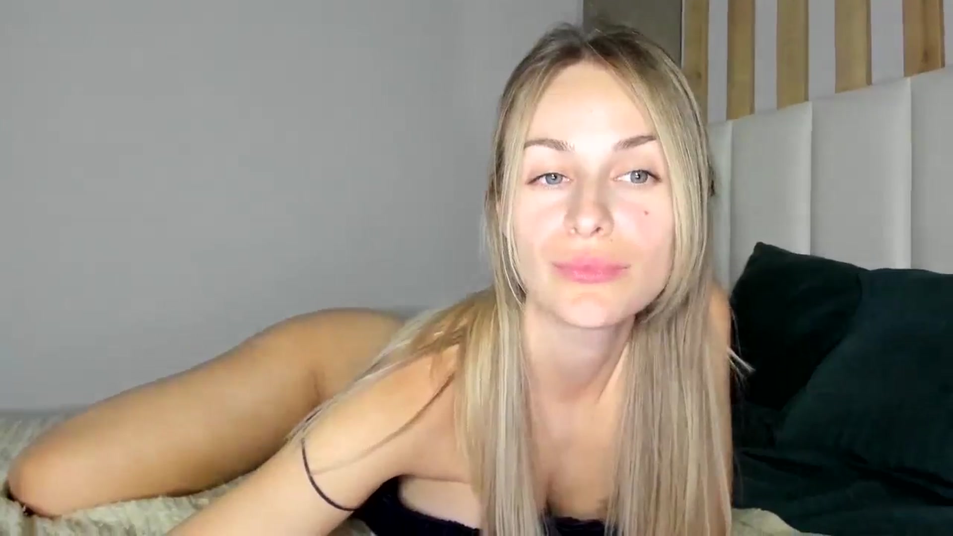 Gallery image thumbnail from regular_girl's myfreecams stream on, 11/30/2024, 22:01 image 19 of 20