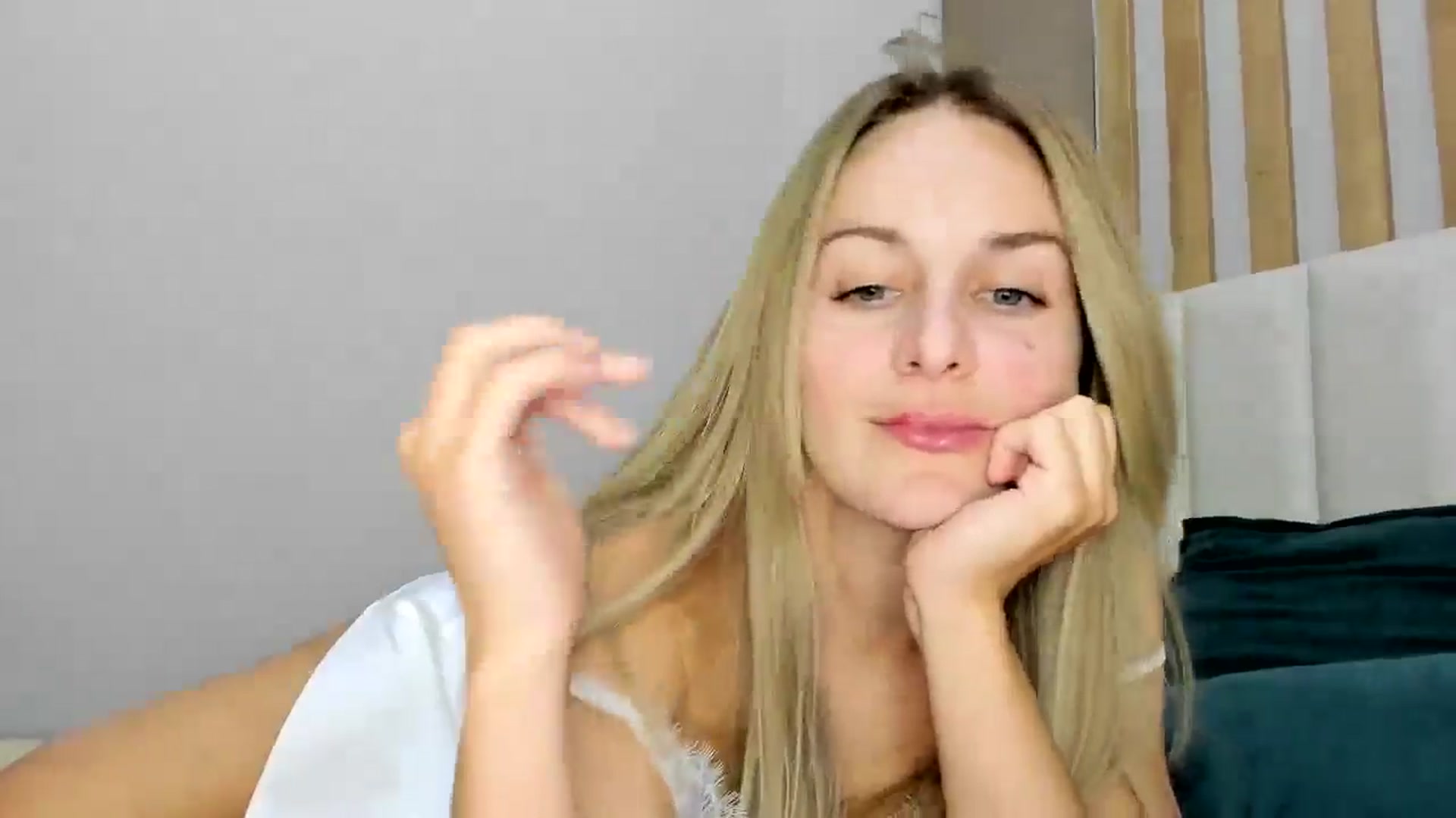 Gallery image thumbnail from regular_girl's myfreecams stream on, 12/06/2024, 18:19 image 3 of 20
