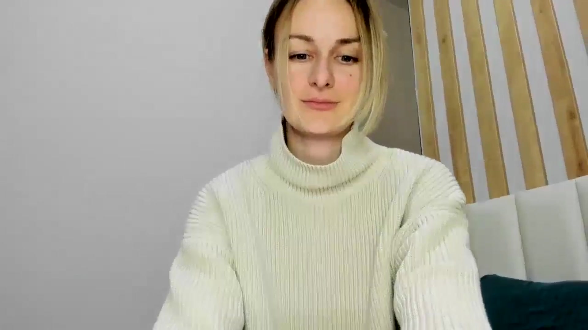 Gallery image thumbnail from regular_girl's myfreecams stream on, 12/15/2024, 18:07 image 2 of 20