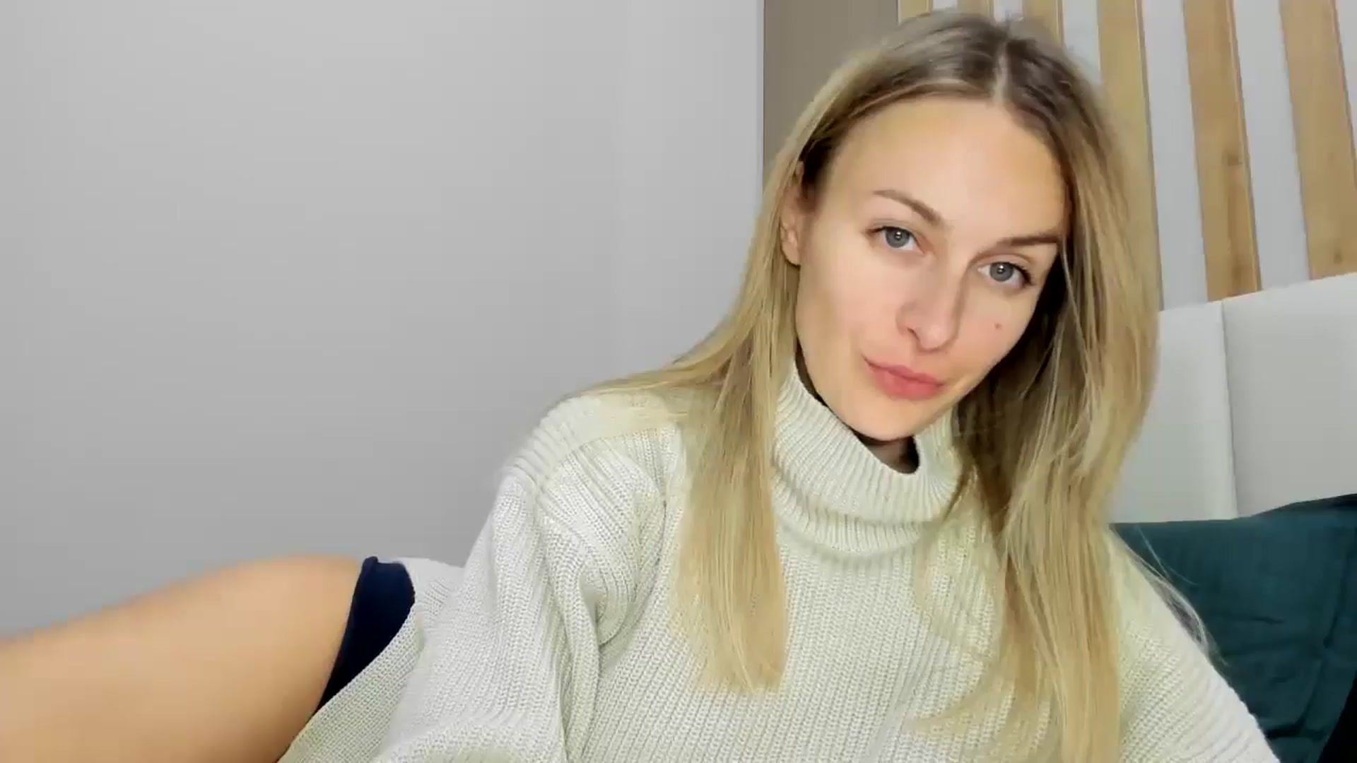 Gallery image thumbnail from regular_girl's myfreecams stream on, 12/15/2024, 18:19 image 1 of 20