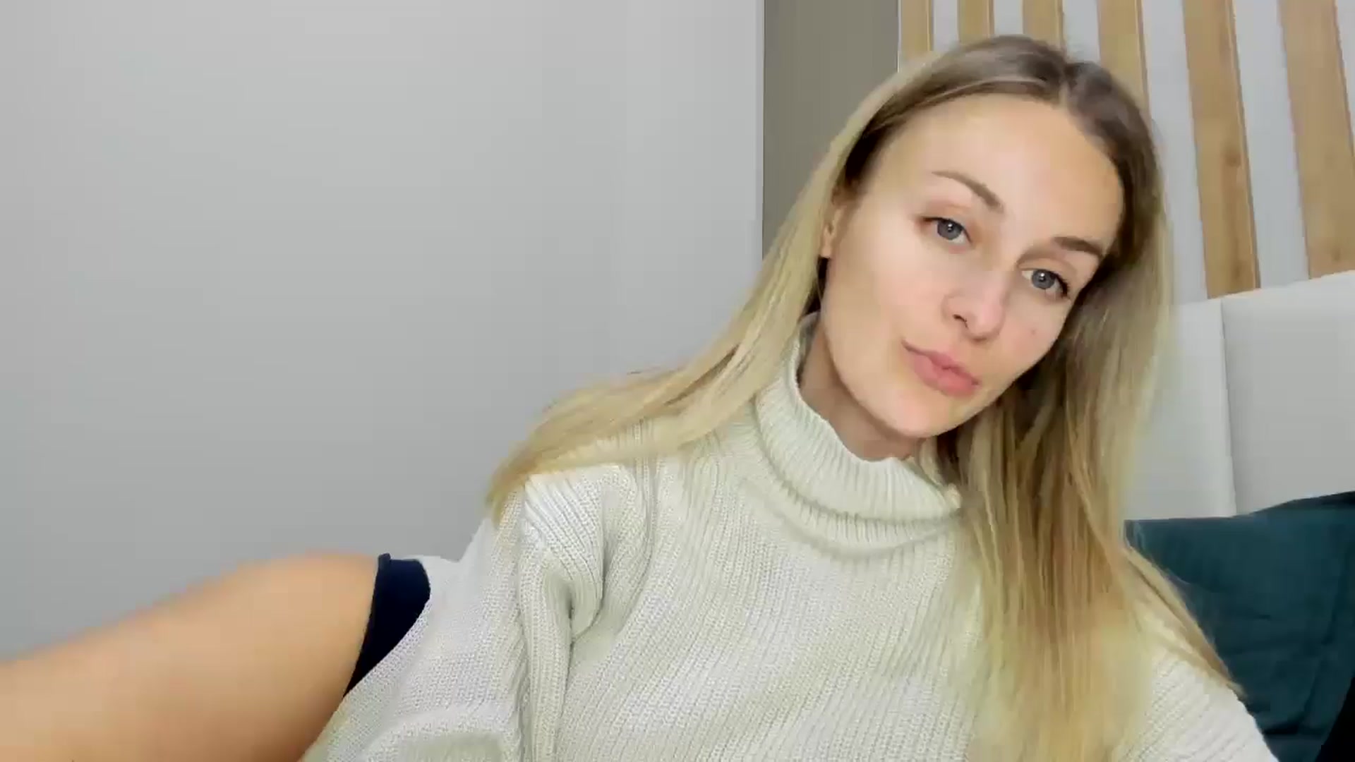 Gallery image thumbnail from regular_girl's myfreecams stream on, 12/15/2024, 18:19 image 3 of 20