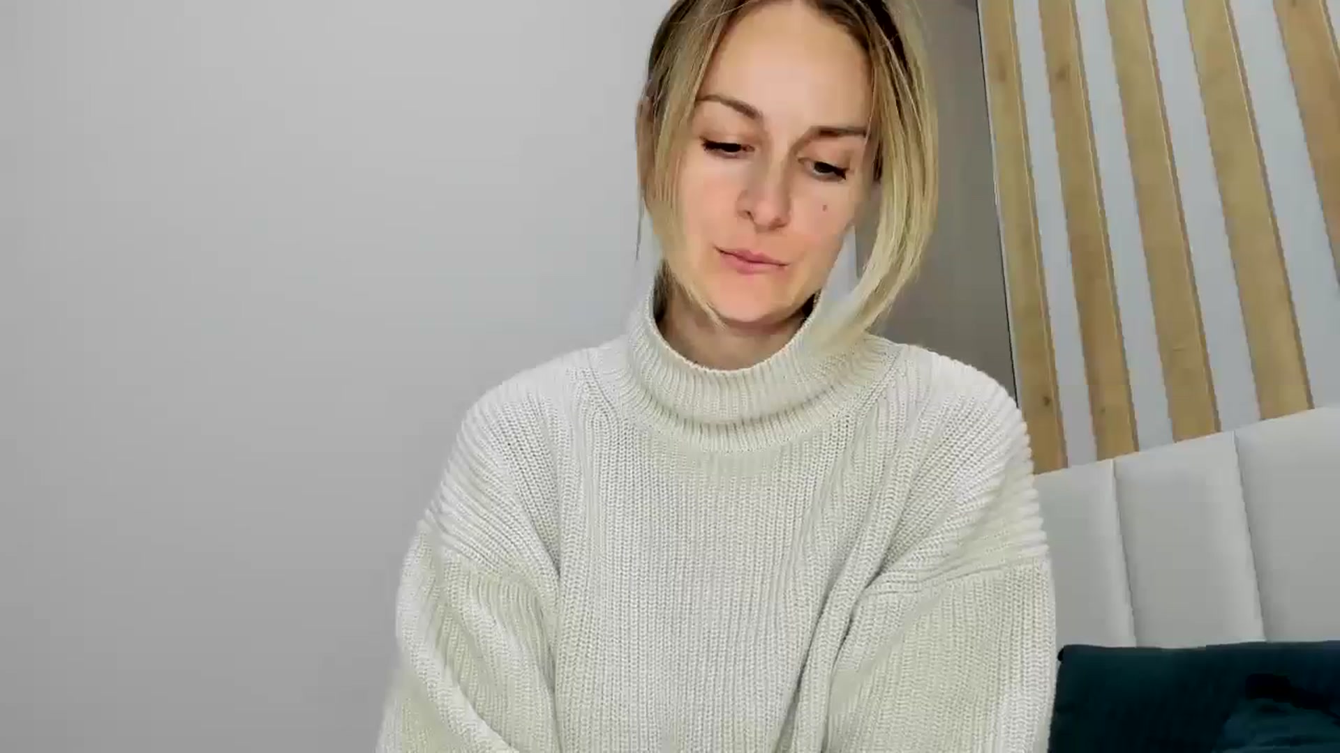 Gallery image thumbnail from regular_girl's myfreecams stream on, 12/15/2024, 18:37 image 19 of 20