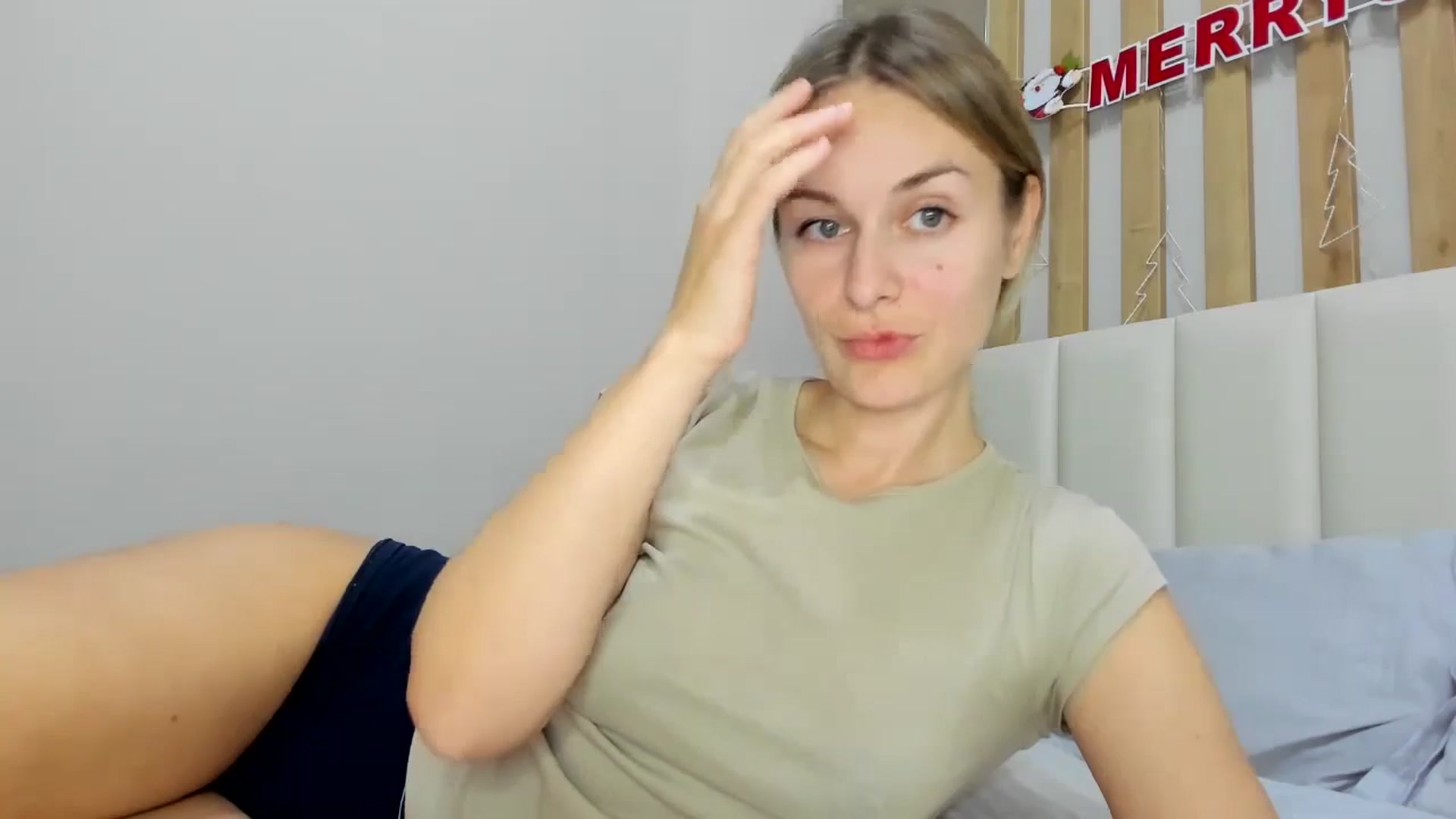 Gallery image thumbnail from regular_girl's myfreecams stream on, 12/21/2024, 18:53 image 6 of 20