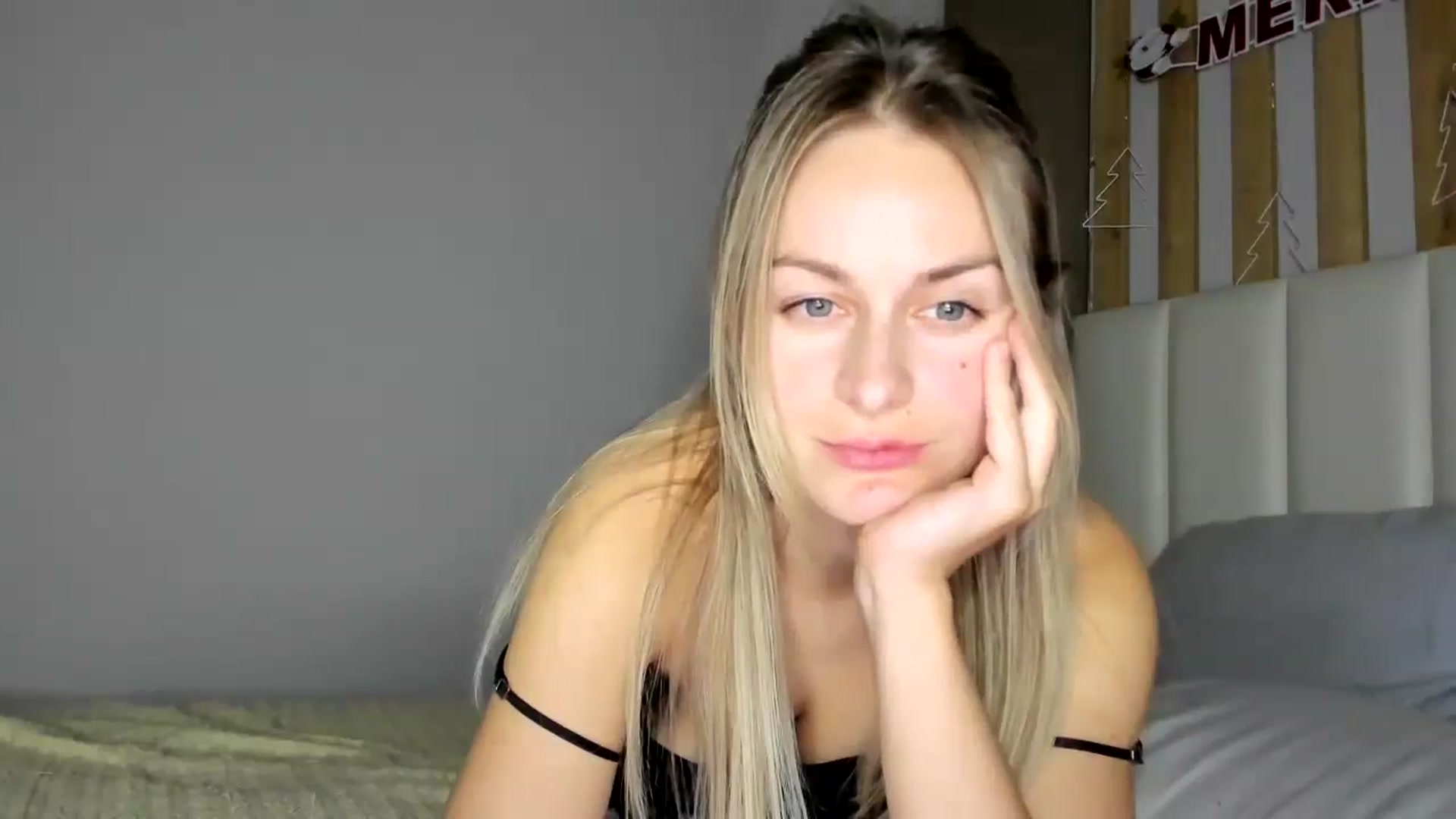 Gallery image thumbnail from regular_girl's myfreecams stream on, 12/21/2024, 20:57 image 8 of 20