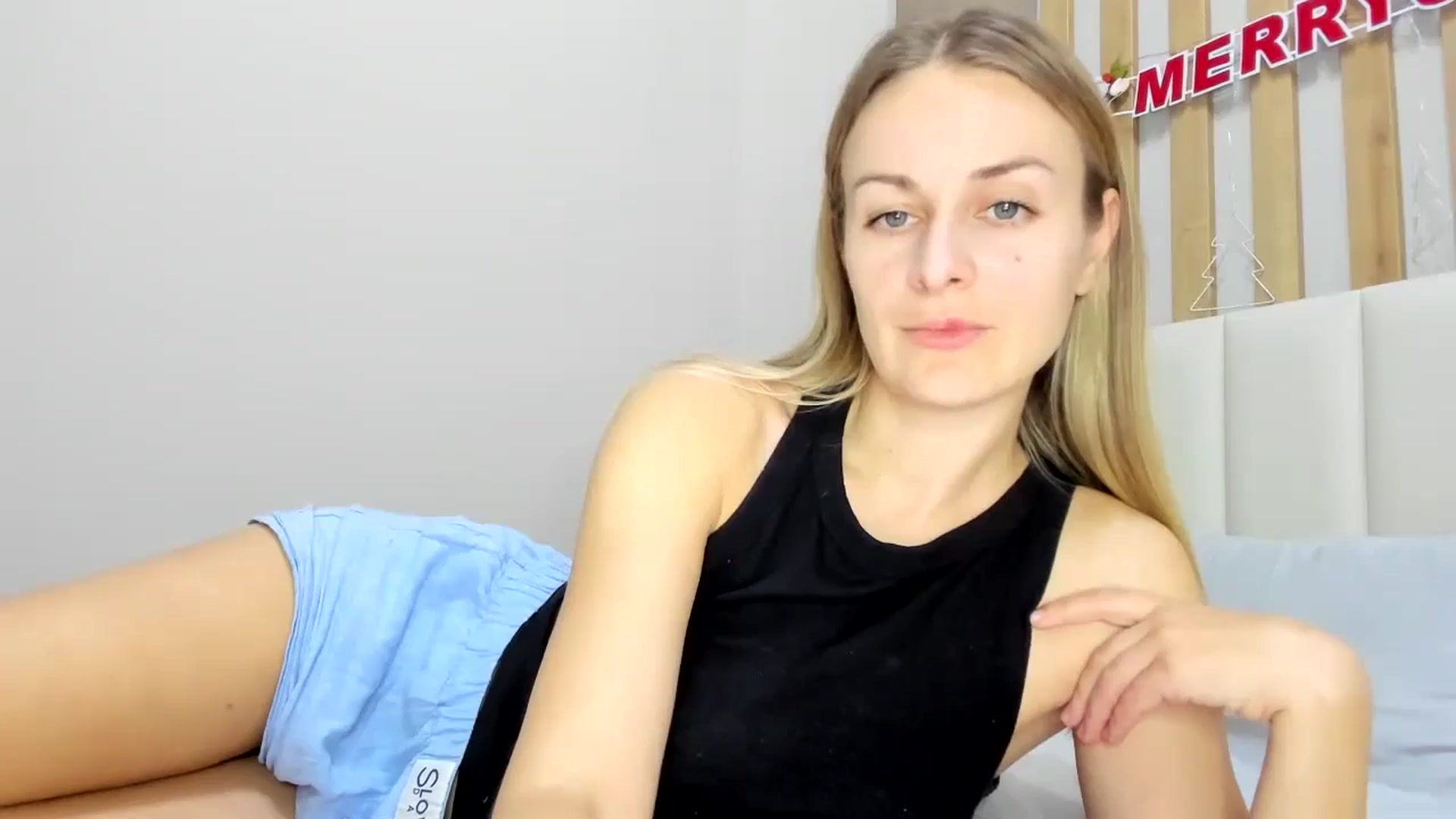 Gallery image thumbnail from regular_girl's myfreecams stream on, 12/27/2024, 18:39 image 2 of 20