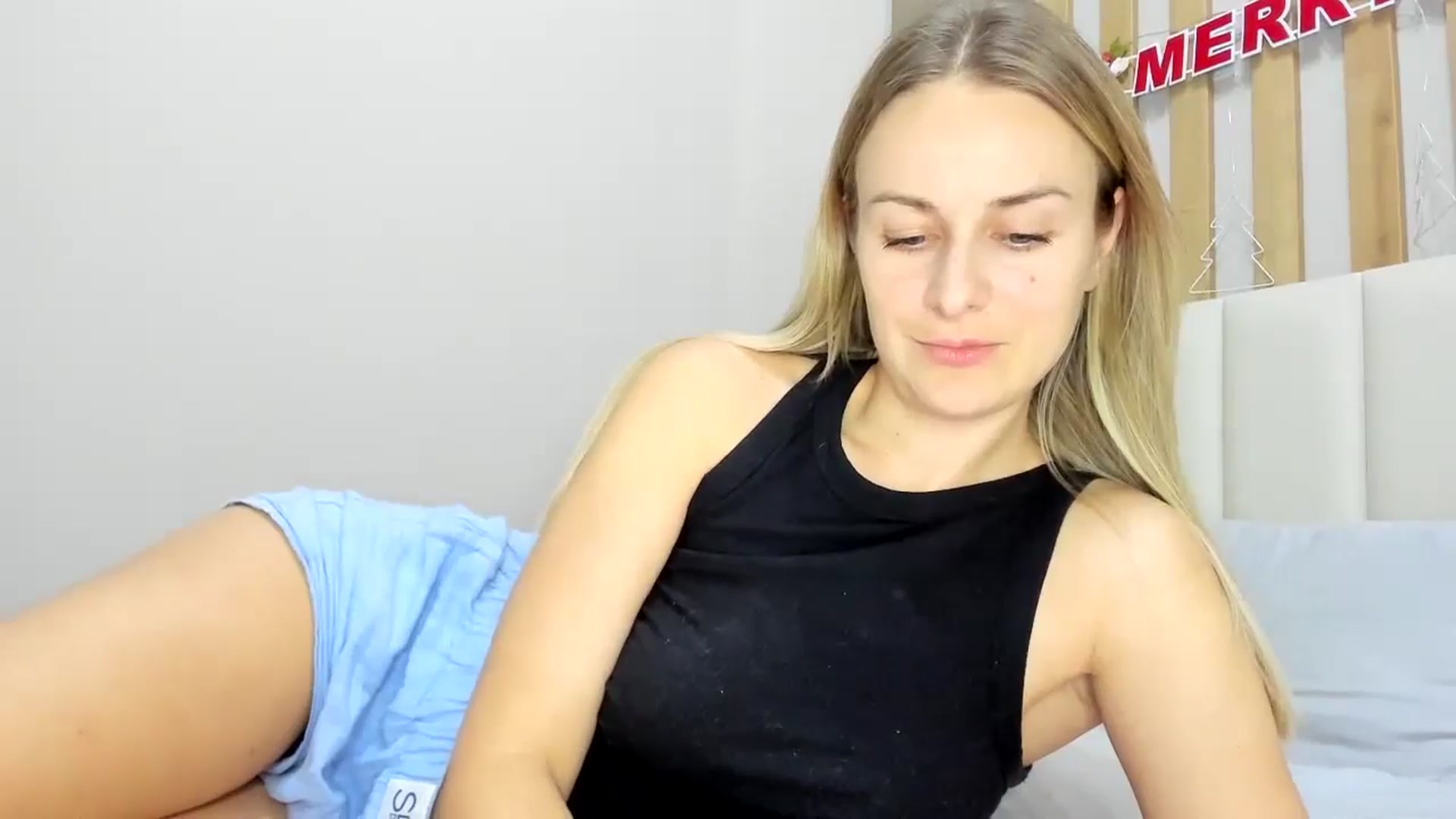 Gallery image thumbnail from regular_girl's myfreecams stream on, 12/27/2024, 18:39 image 3 of 20