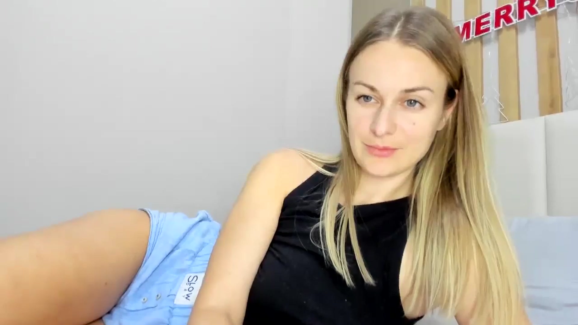 Gallery image thumbnail from regular_girl's myfreecams stream on, 12/27/2024, 18:39 image 12 of 20